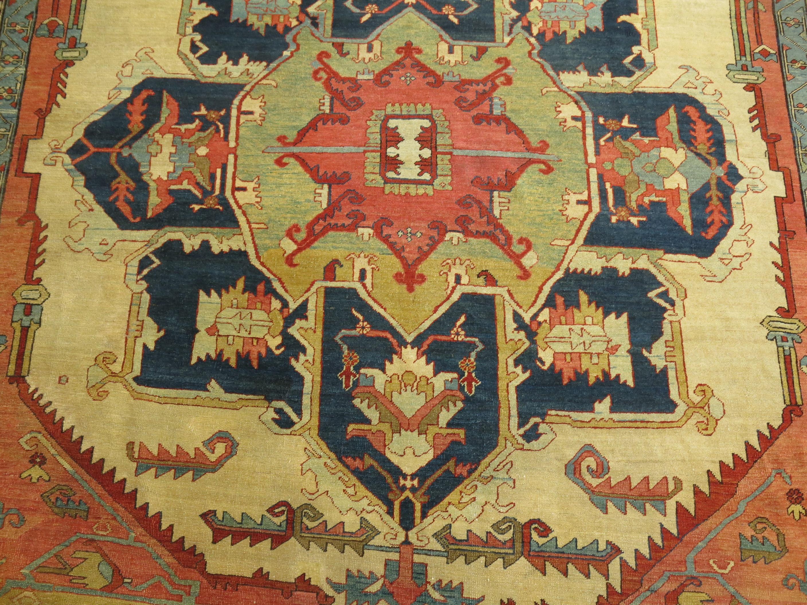 19th Century Serapi Rug In Good Condition For Sale In New York, NY
