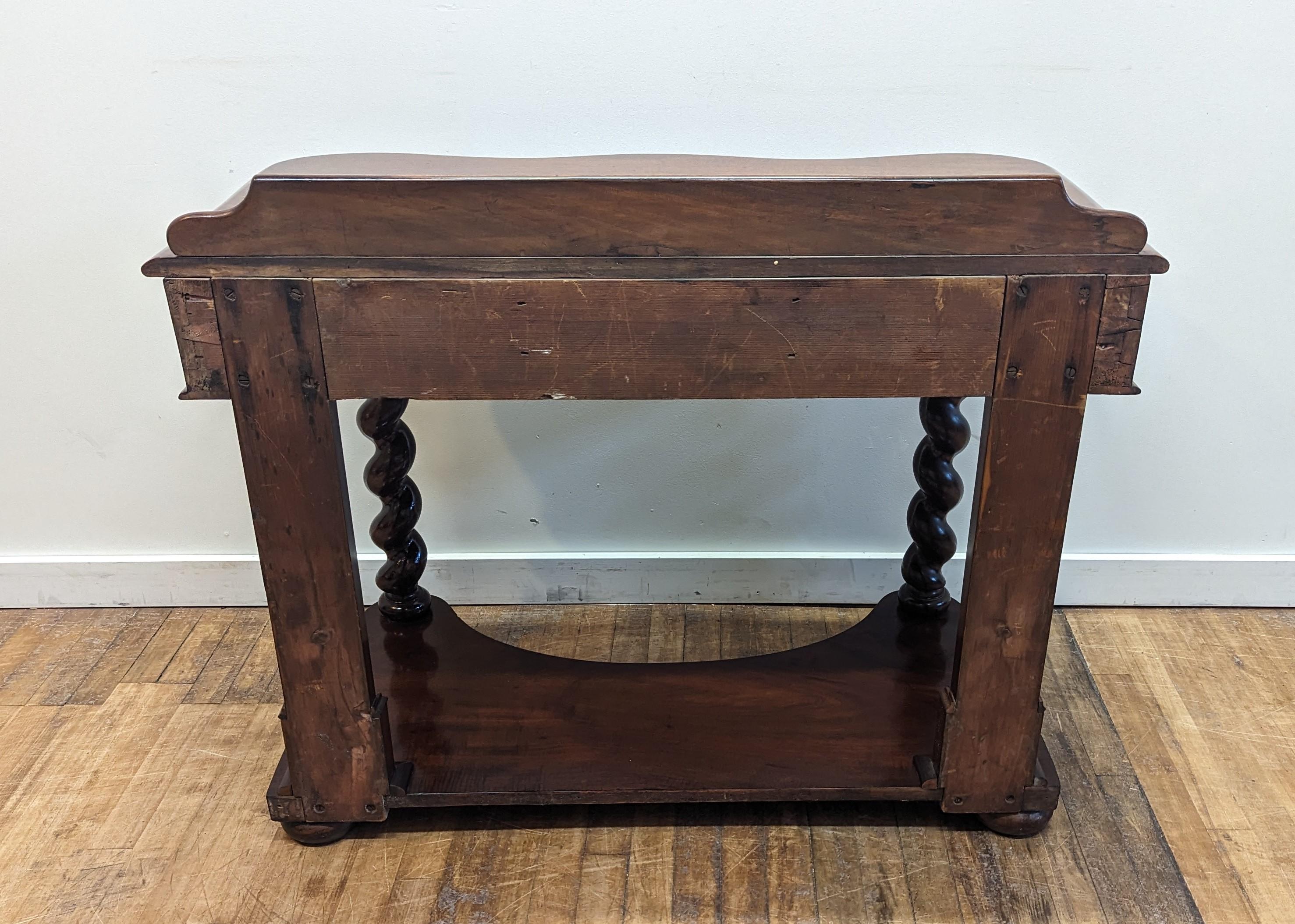 Tavolo da console in orzo serpentino del XIX secolo In condizioni buone in vendita a New York, NY