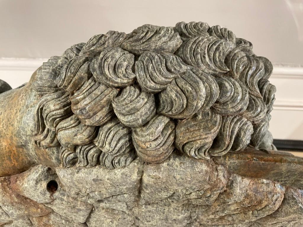 Sculpture serpentine du 19ème siècle « Le lion mourant » d'après Bertel Thorvaldsen  en vente 3