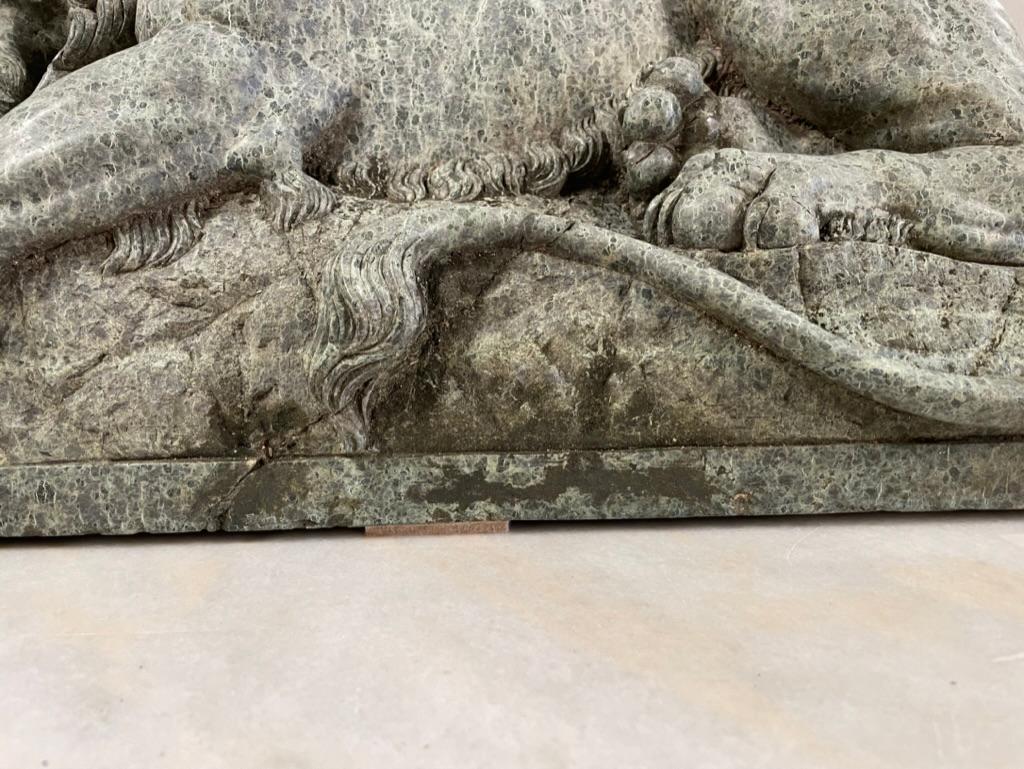 Sculpture serpentine du 19ème siècle « Le lion mourant » d'après Bertel Thorvaldsen  en vente 8