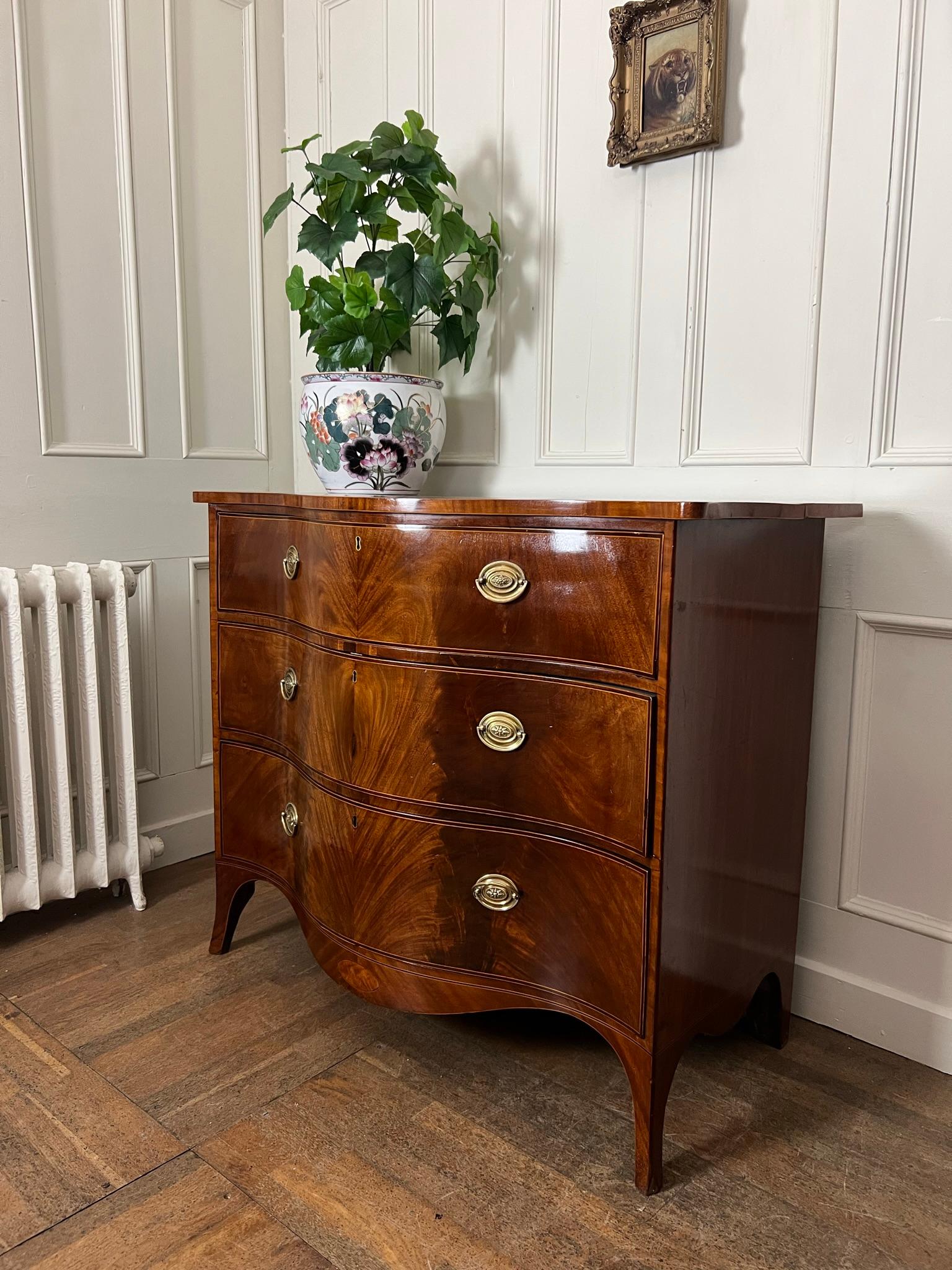 19th Century Serpentine Chest of Drawers For Sale 2