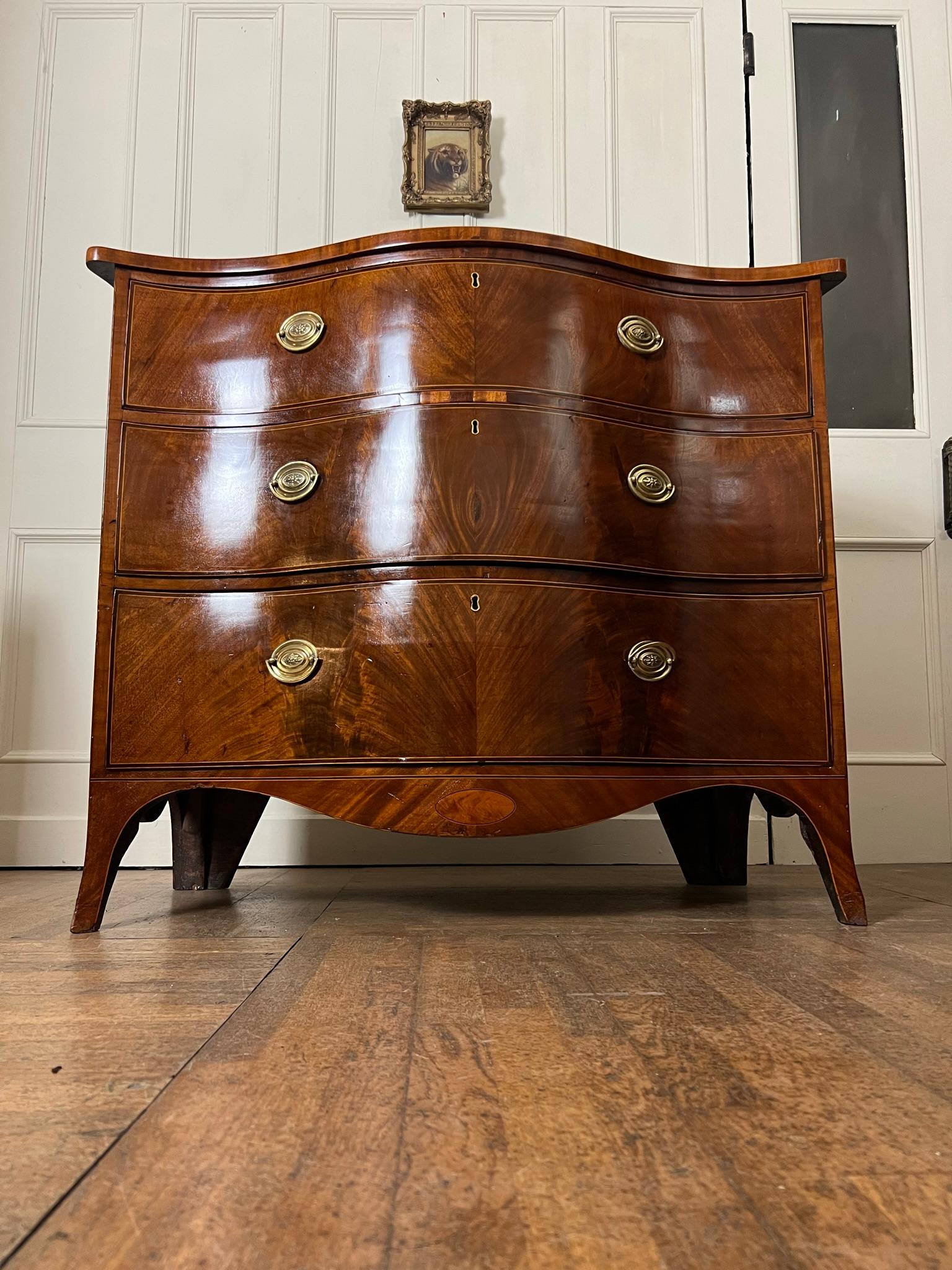 19th Century Serpentine Chest of Drawers For Sale 3