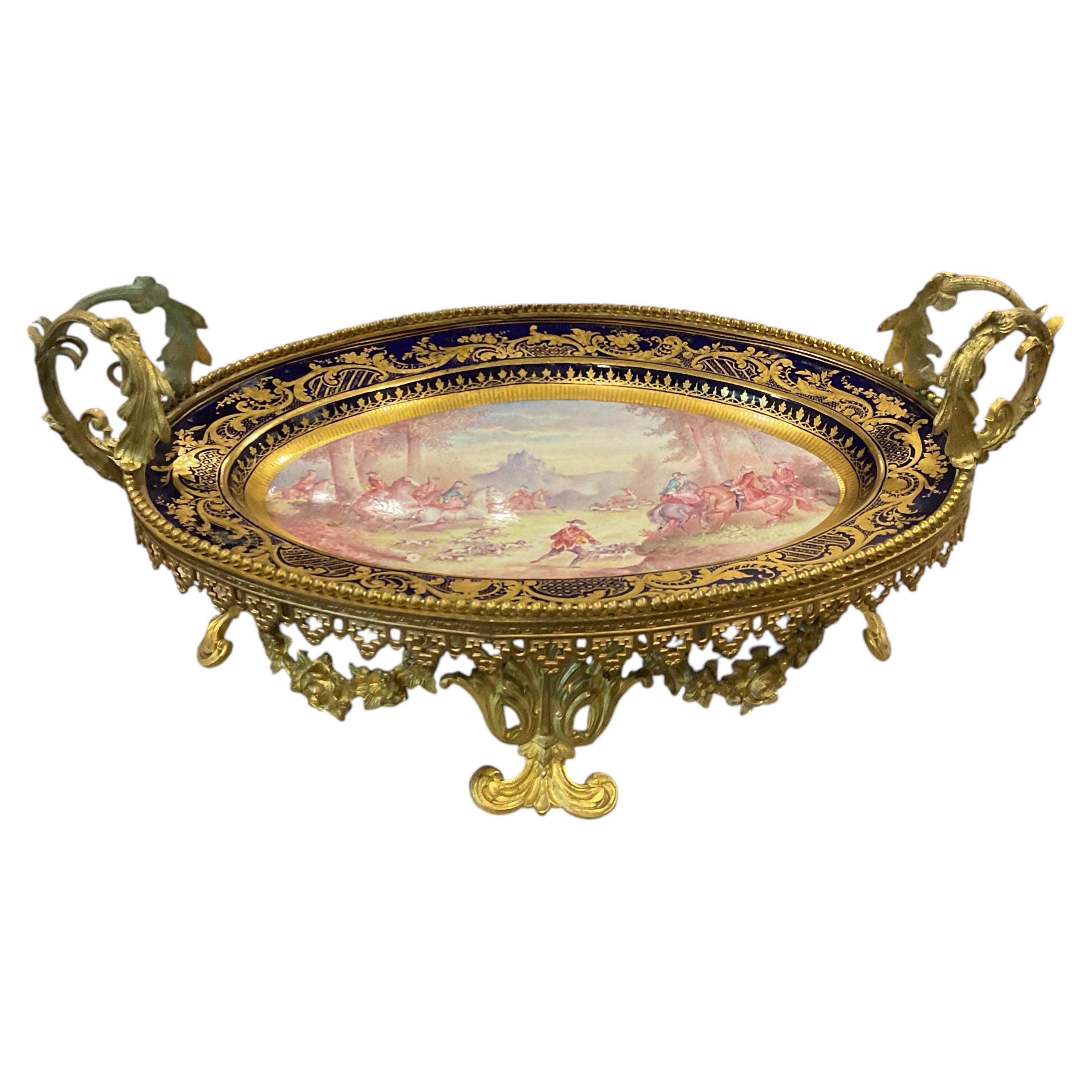 19TH century serves centerpiece For Sale