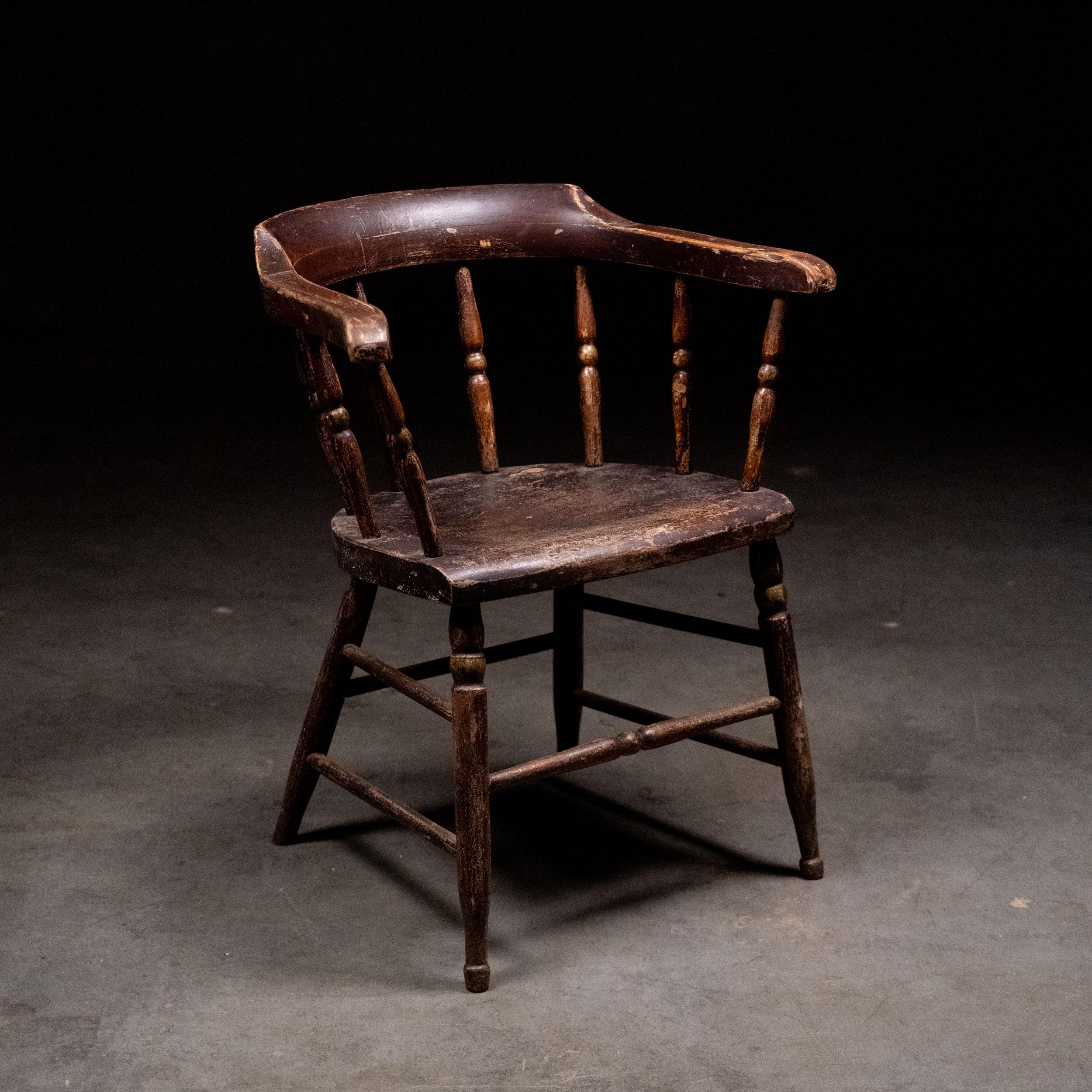 Victorien tardif Ensemble de 16 chaises à collier du 19e siècle provenant de la loge des odd fellows en vente