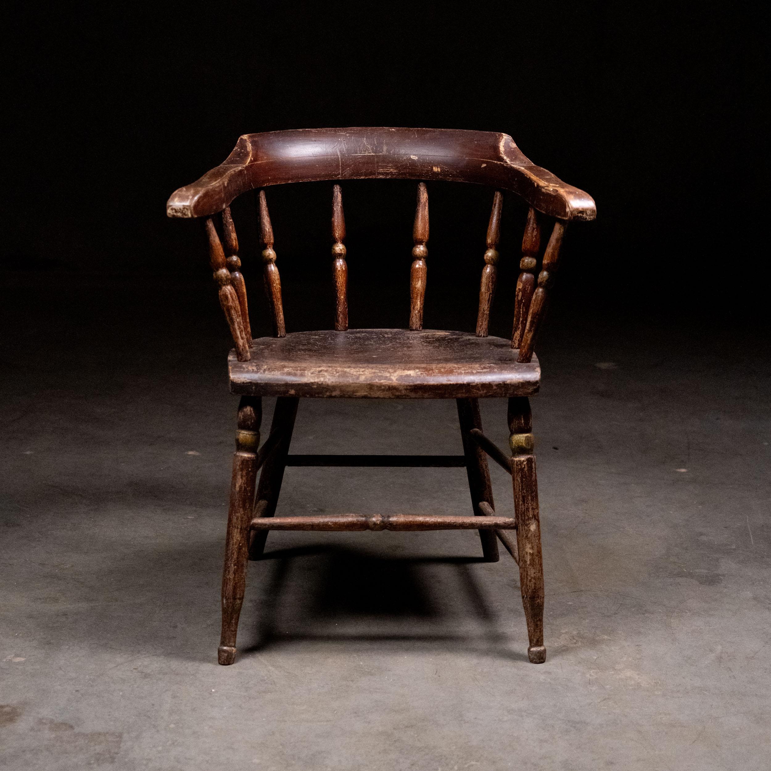 Américain Ensemble de 16 chaises à collier du 19e siècle provenant de la loge des odd fellows en vente