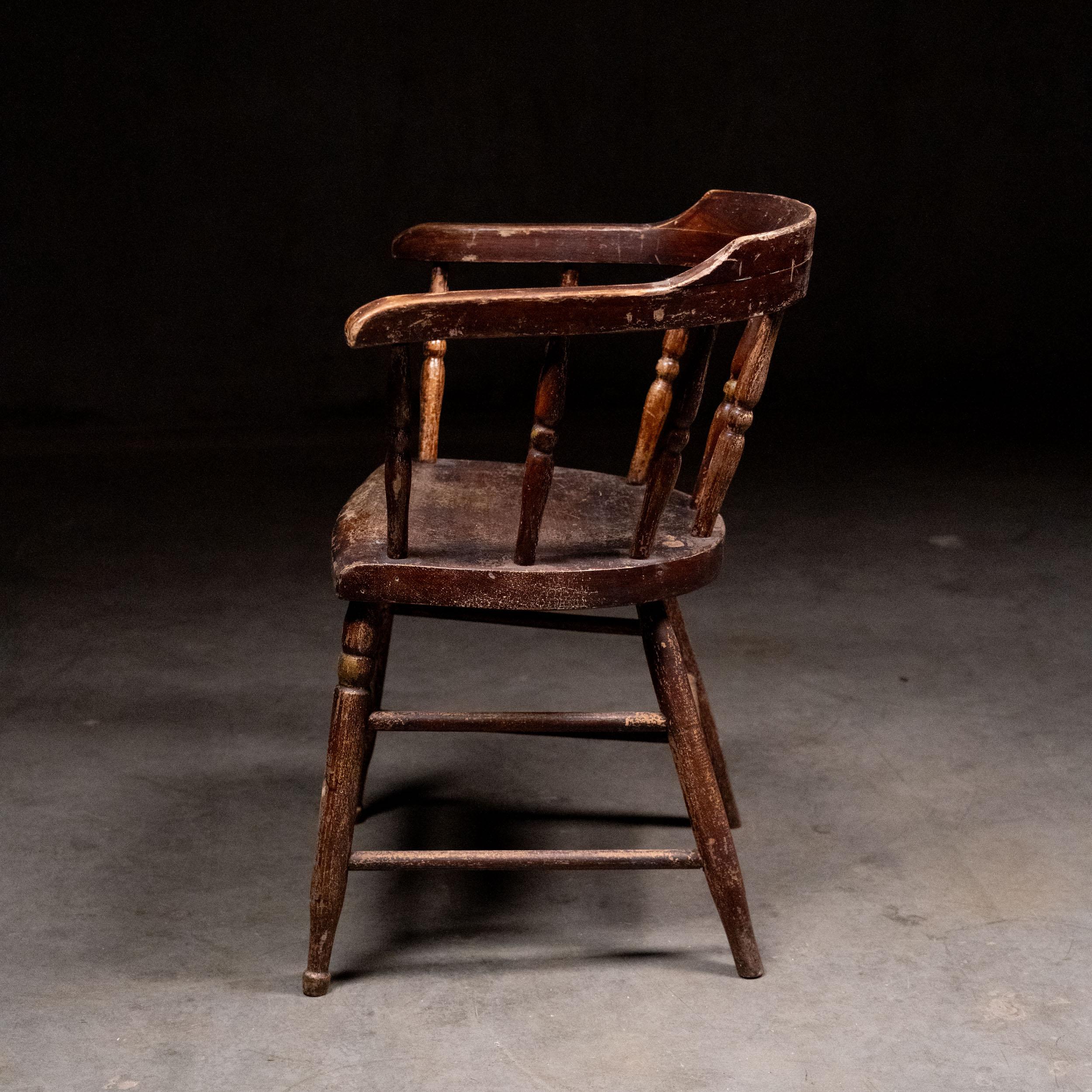 Fait main Ensemble de 16 chaises à collier du 19e siècle provenant de la loge des odd fellows en vente