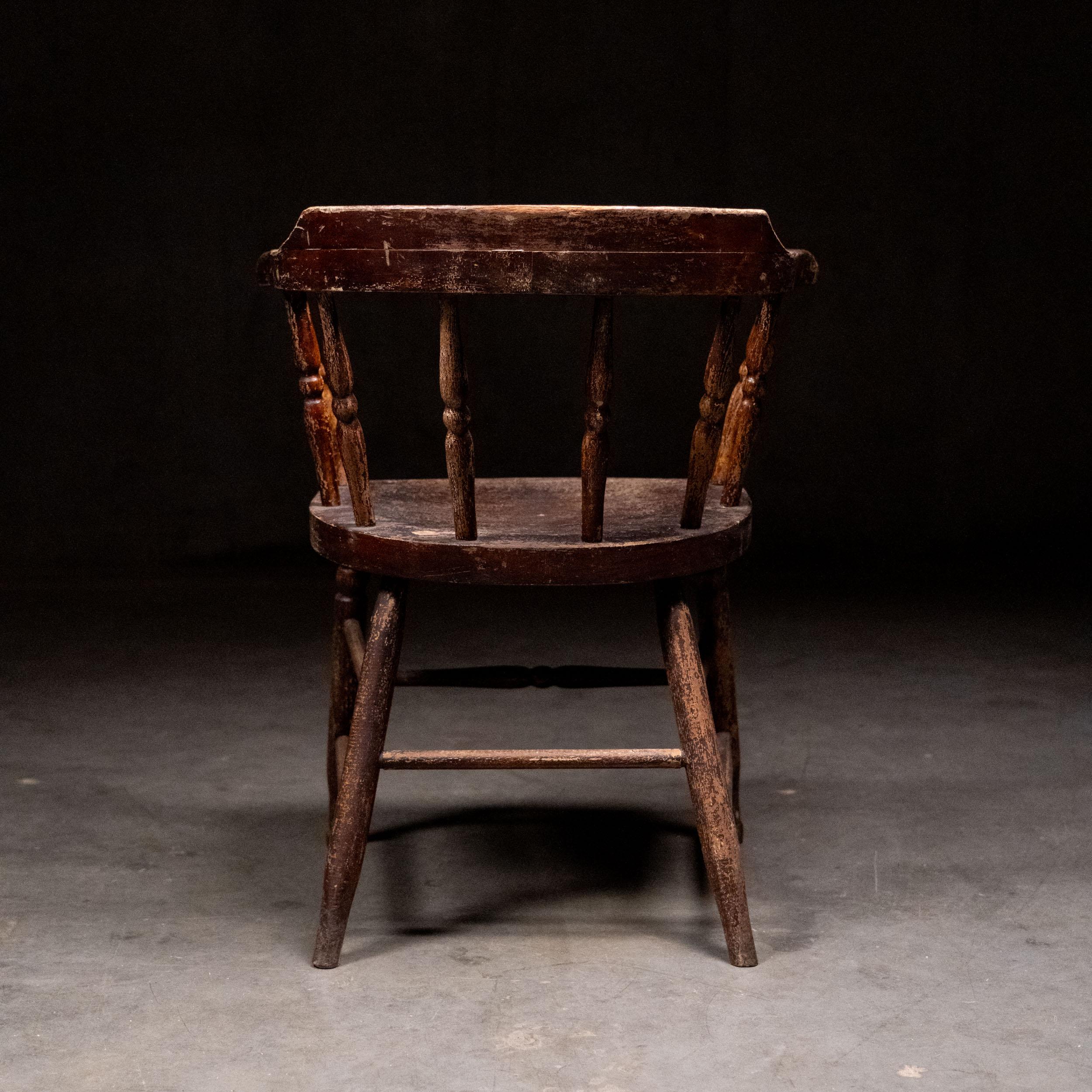 Ensemble de 16 chaises à collier du 19e siècle provenant de la loge des odd fellows Bon état - En vente à Surrey, BC