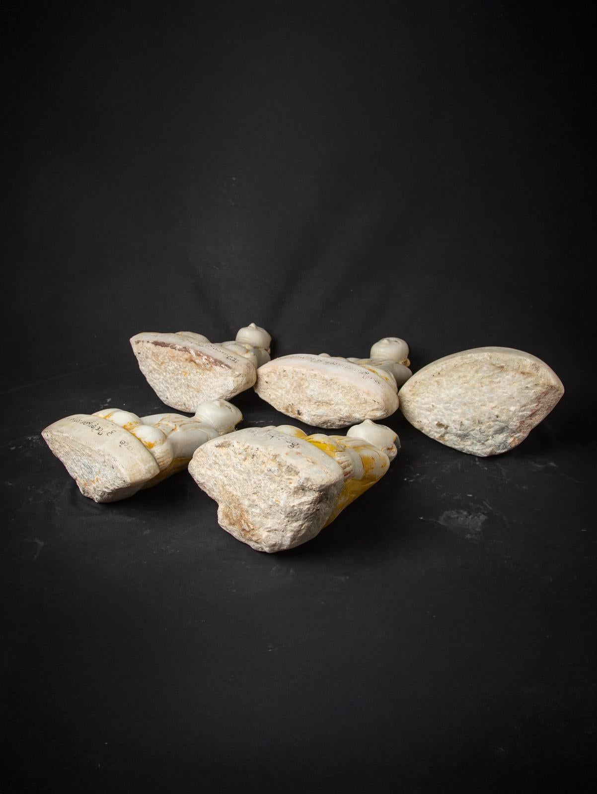 XIX secolo Set di 5 antiche statue di monaci birmani provenienti dalla Birmania in vendita 3