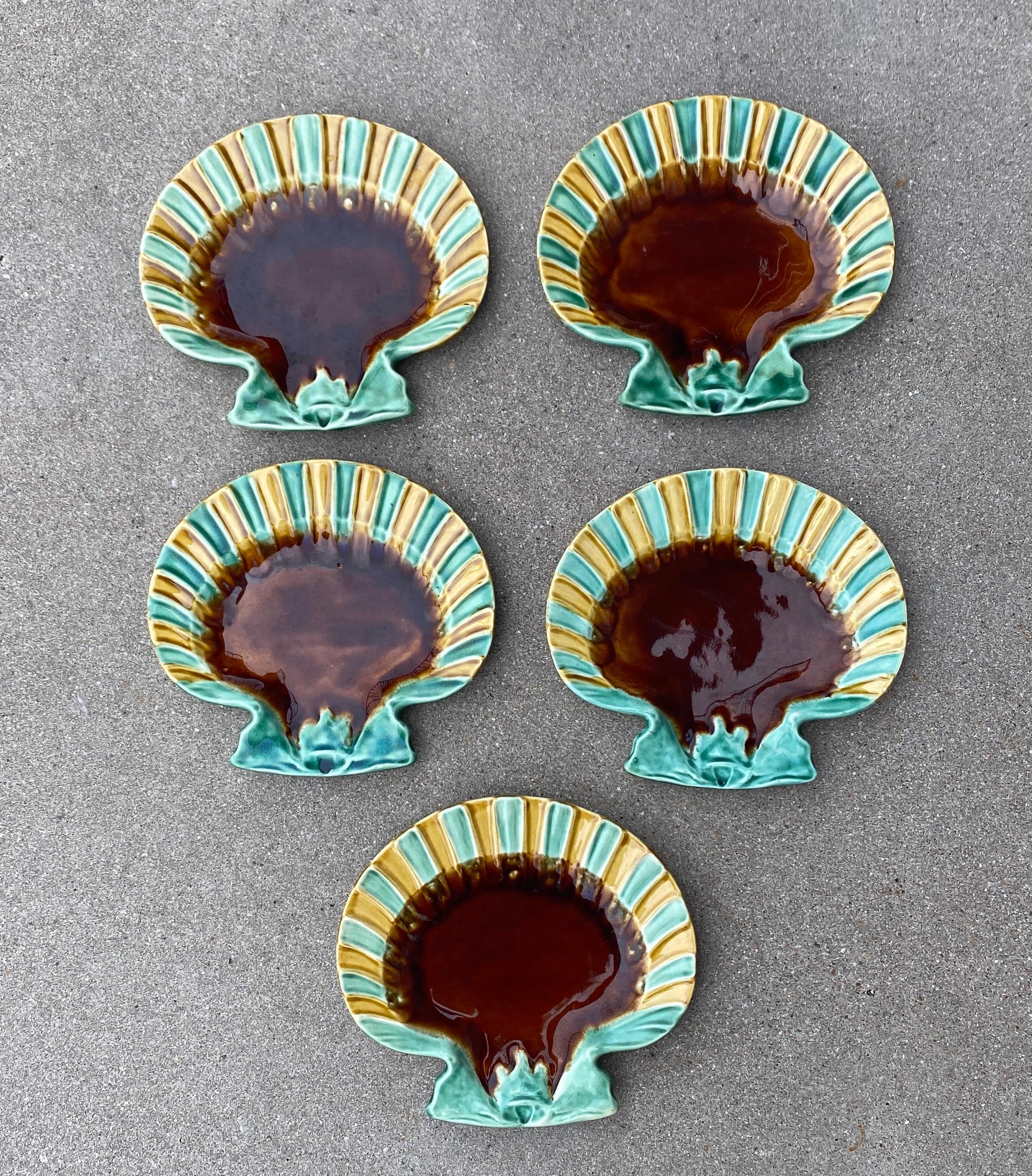 Ceramic 19th Century Set of 5 French Majolica Shell Plates Choisy Le Roi For Sale