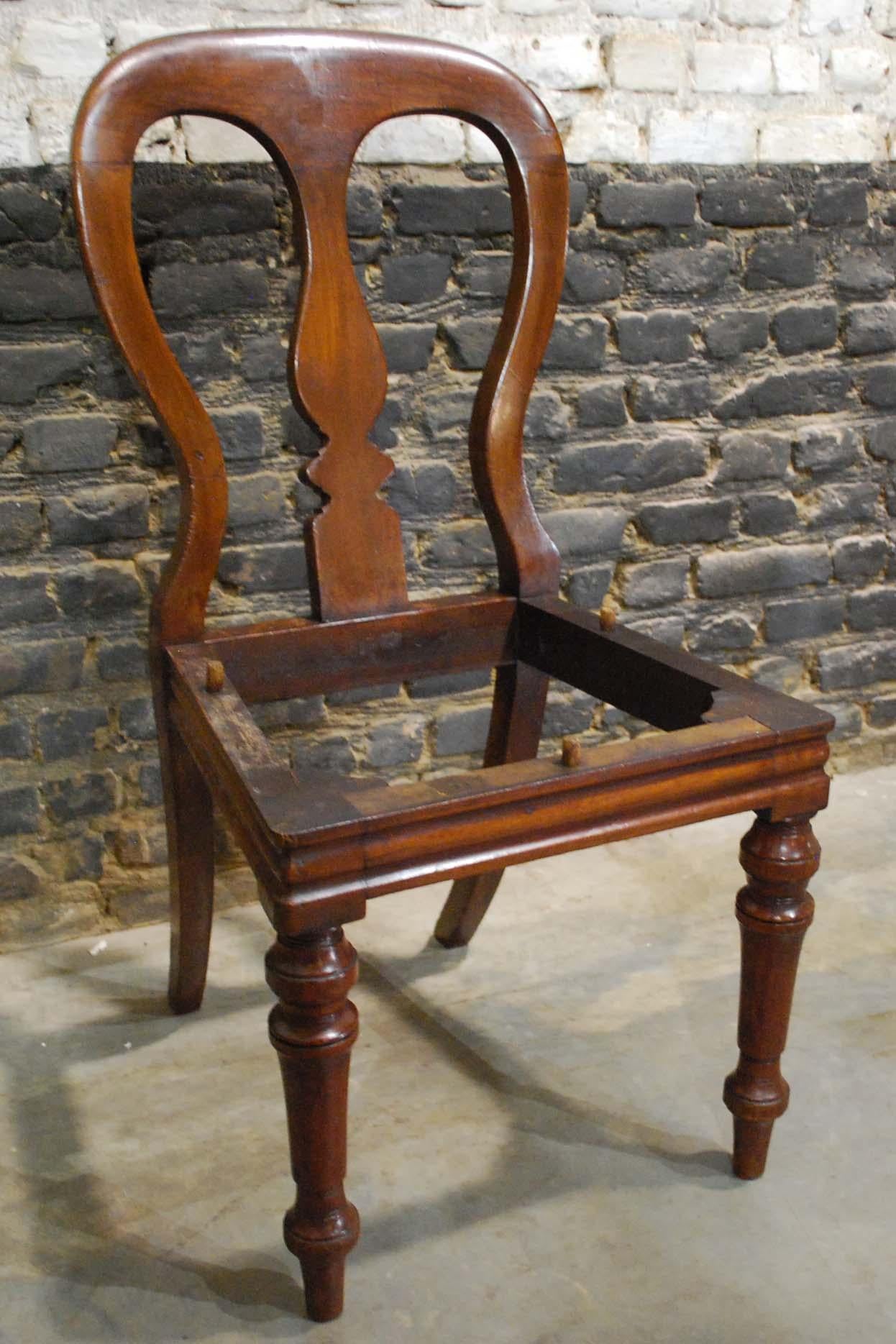 19th Century Set of 6 English Victorian Mahogany Dining Chairs by James Reilly For Sale 4
