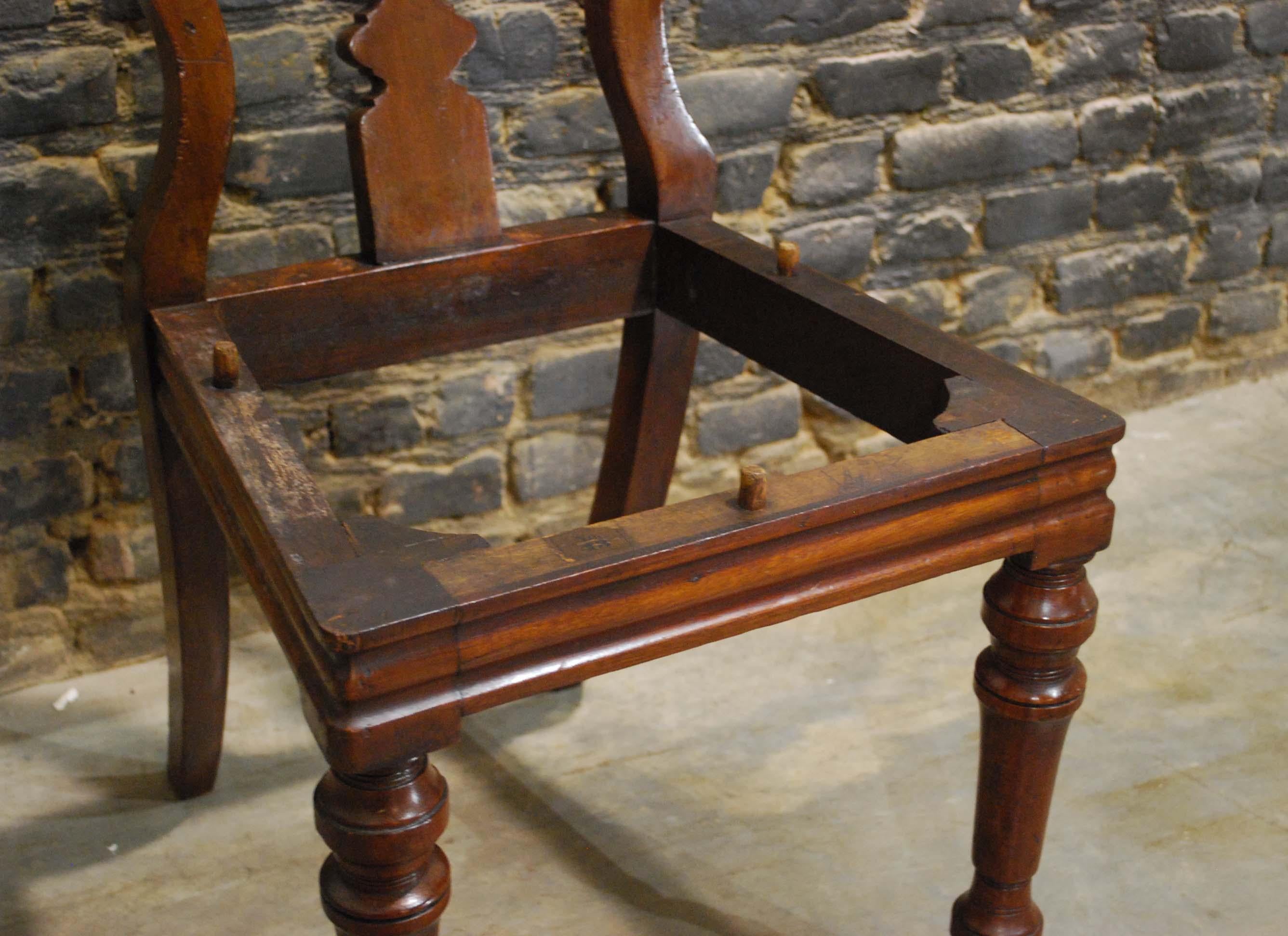 19th Century Set of 6 English Victorian Mahogany Dining Chairs by James Reilly For Sale 5