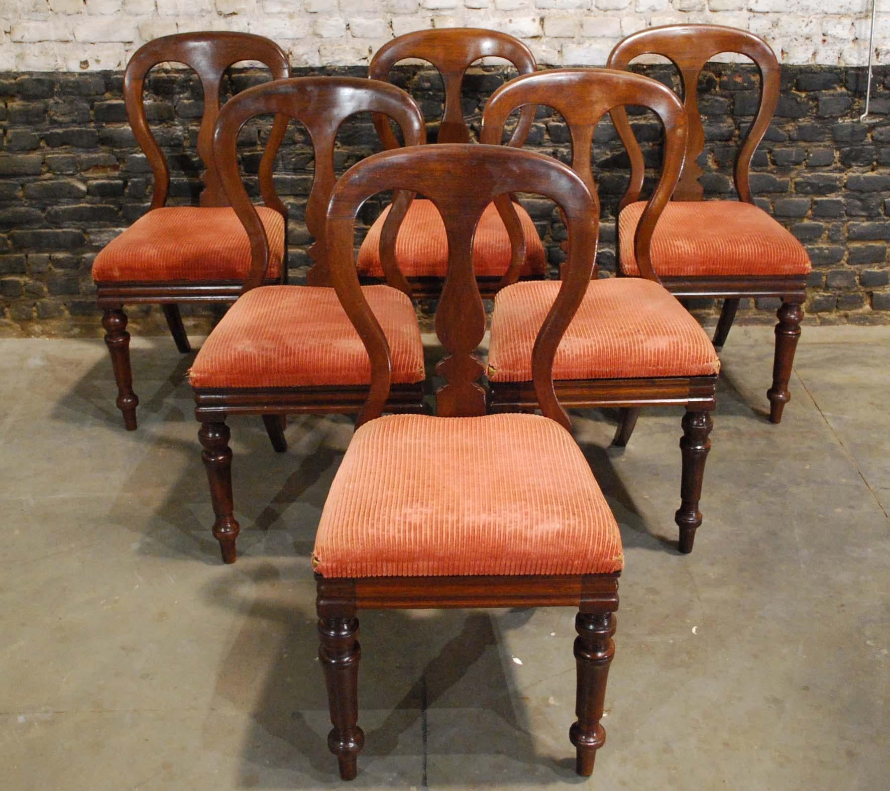 An exclusive set of 6 Victorian Mahogany splat back dining chairs made by master carpenter James Reilly (1825 – 1889). 
The chairs have a balloon back above a splat to the seat and are raised upon turned reeded front supports. These chairs have a