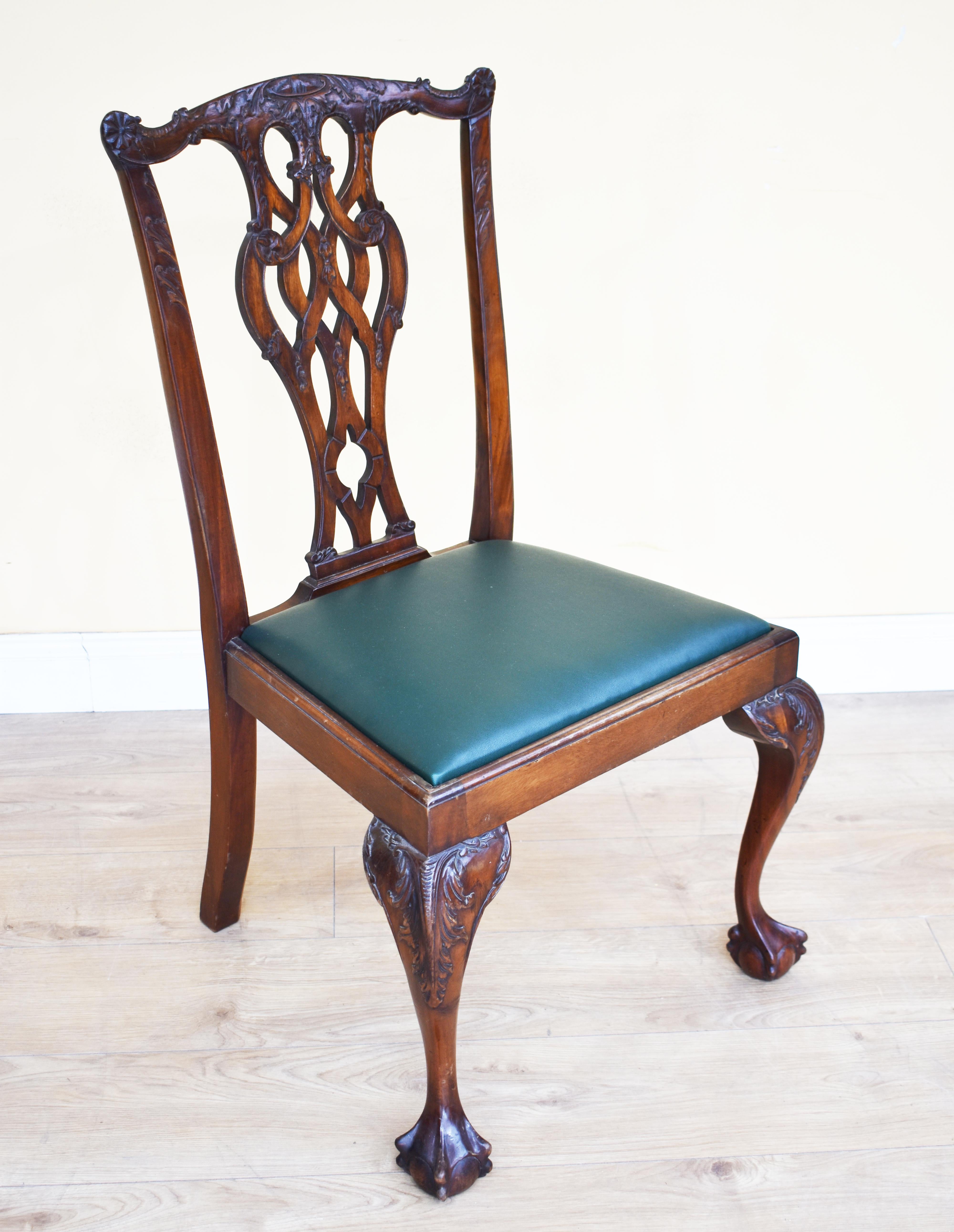English 19th Century Set of 6 Chippendale Style Carved Mahogany Dining Chairs