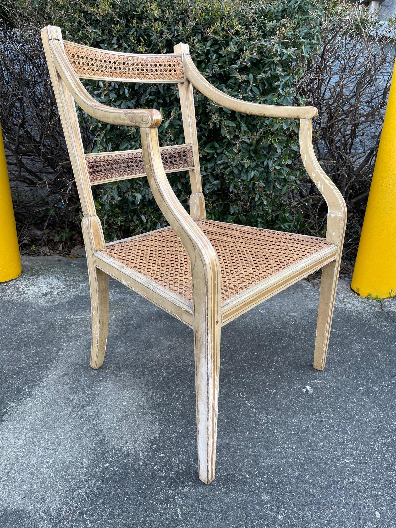Satz von acht englischen vergoldeten und bemalten Dekorationsstühlen aus dem 19. Jahrhundert im Zustand „Gut“ im Angebot in Savannah, GA