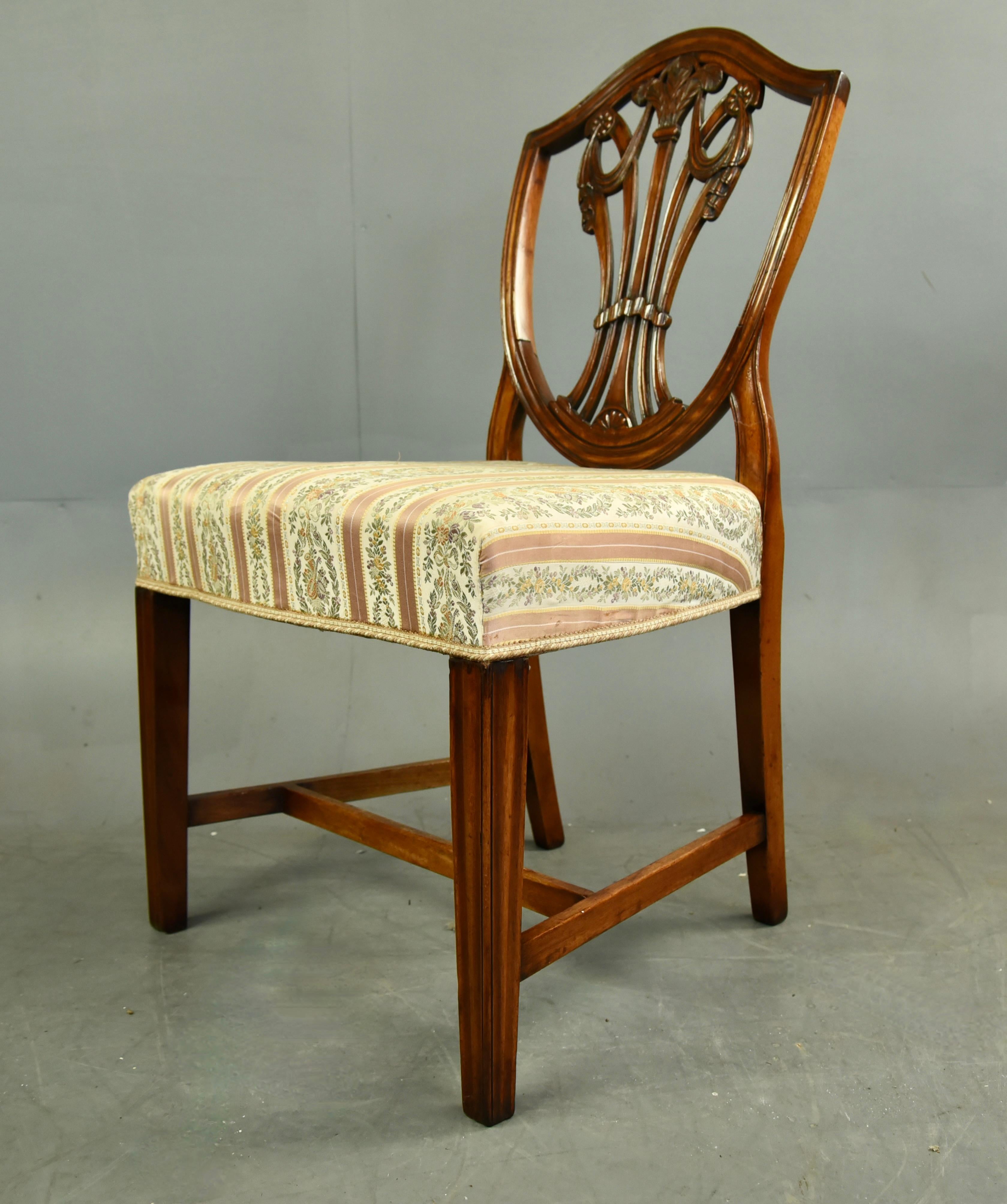 19th century set of eight Georgian Hepplewhite dining chairs  In Good Condition In Chelmsford, GB