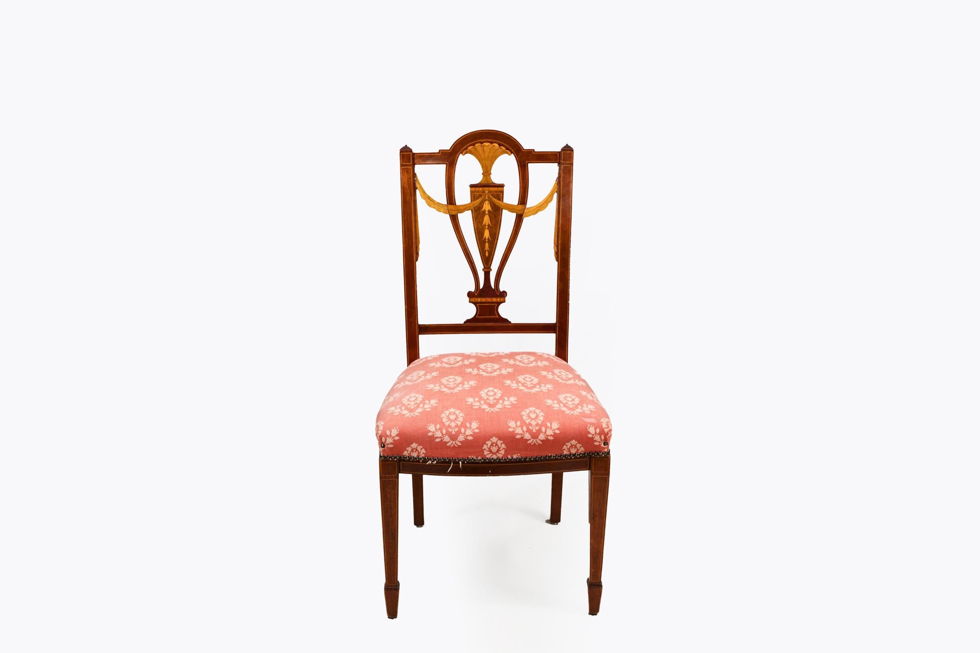 Ensemble de huit chaises de salle à manger en acajou et bois satiné du 19e siècle Excellent état - En vente à Dublin 8, IE