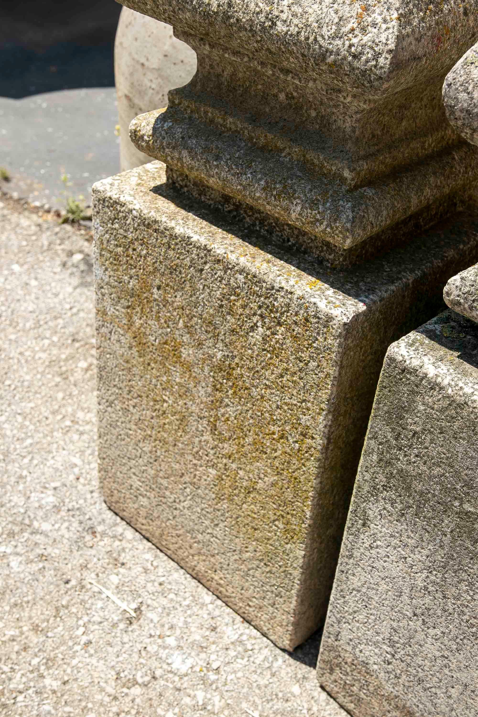 Set aus vier klassischen Granit-Endstücken mit quadratischem Sockel aus dem 19. Jahrhundert im Angebot 16