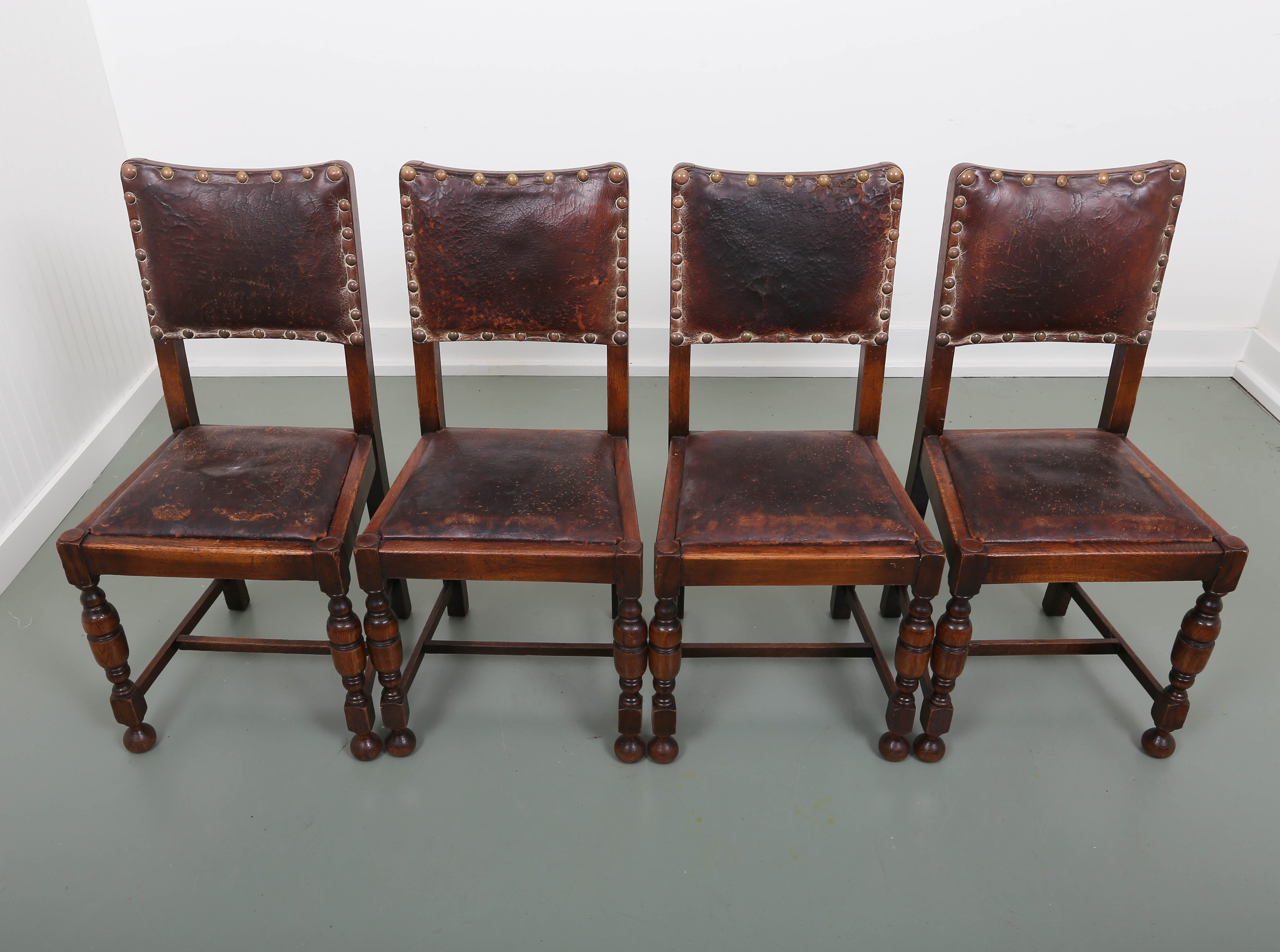 19th Century Set of Four English Oakwood Dining Chairs with Leather In Good Condition For Sale In Southampton, NY