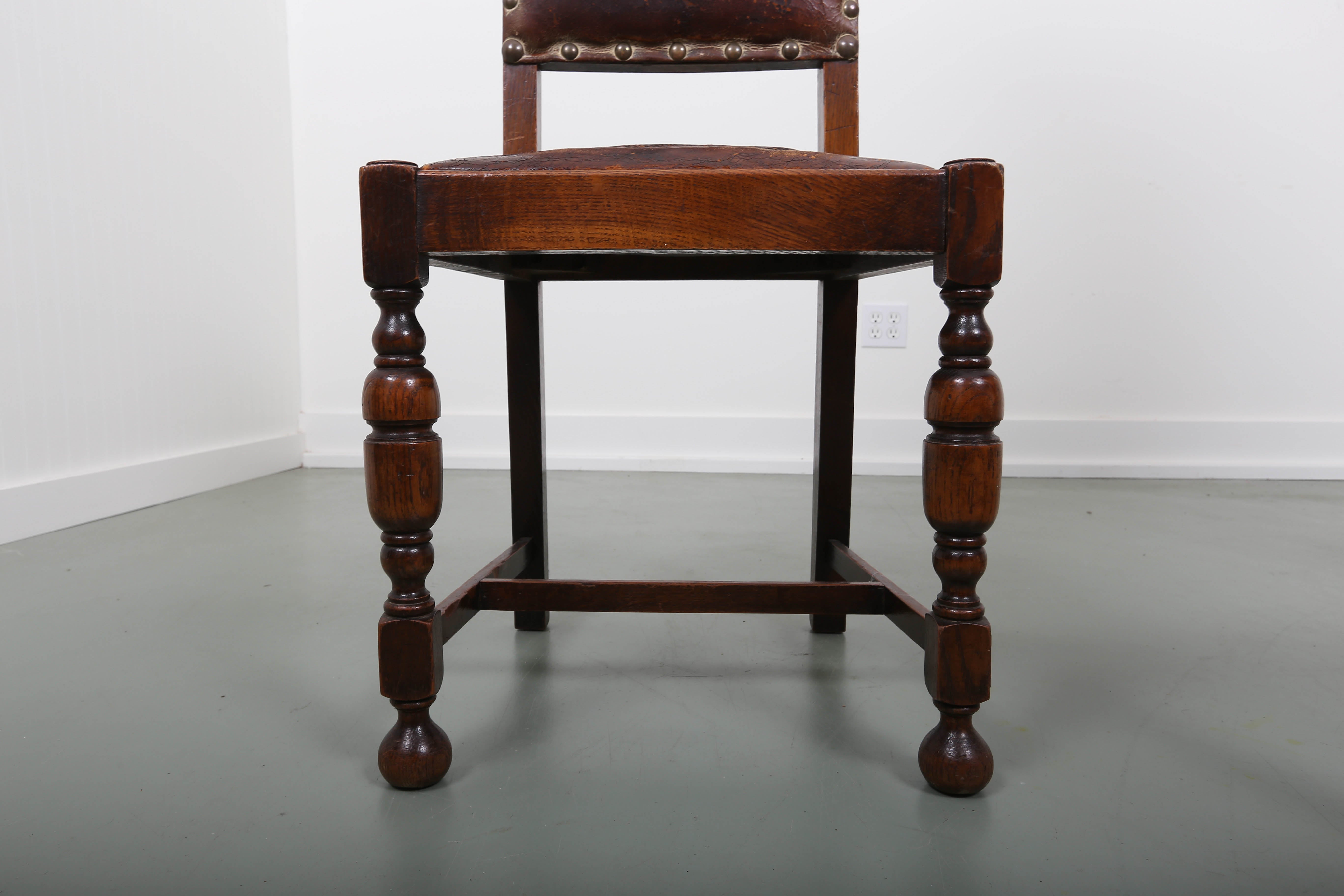 19th Century Set of Four English Oakwood Dining Chairs with Leather For Sale 2