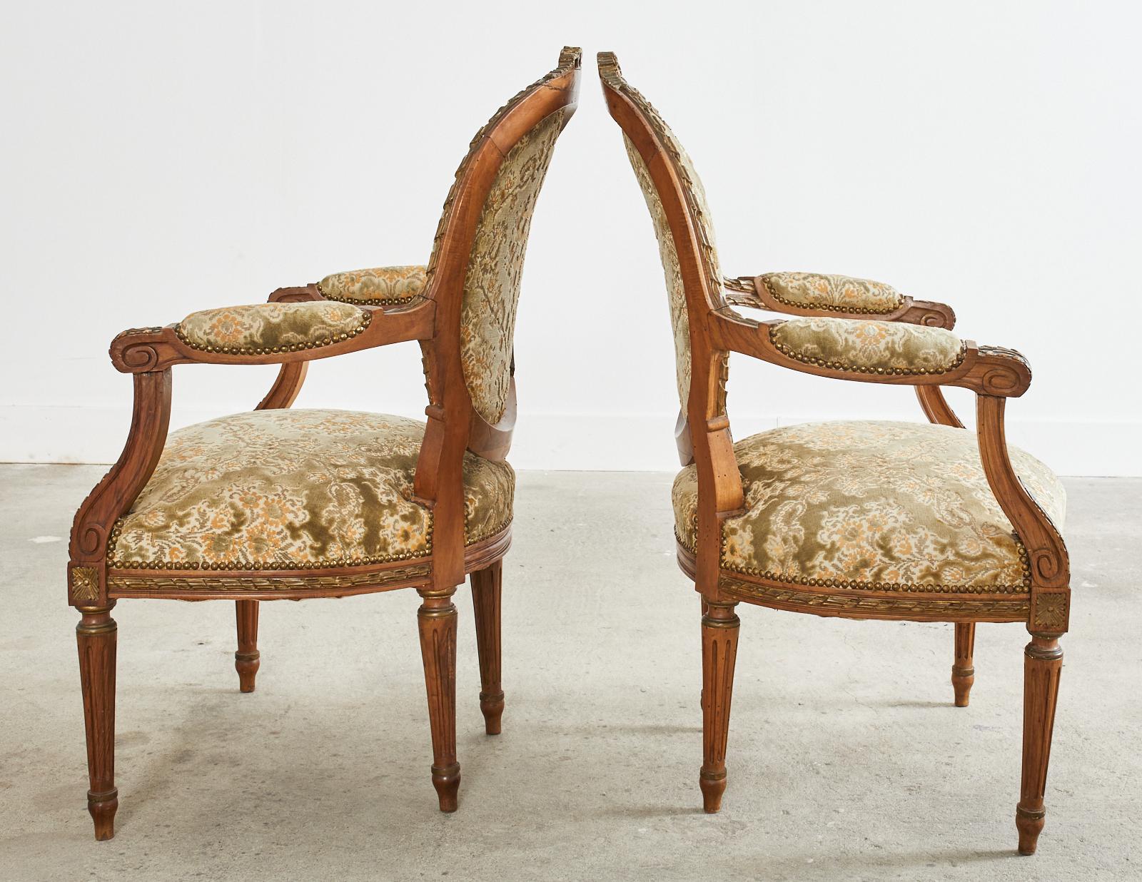 Ensemble de quatre chaises de salle à manger françaises de style Louis XVI du 19ème siècle en vente 3