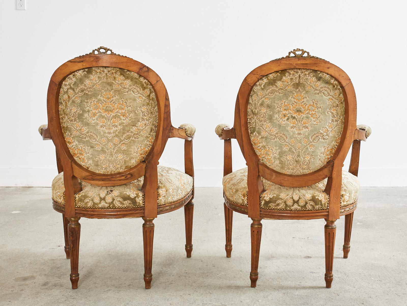 Ensemble de quatre chaises de salle à manger françaises de style Louis XVI du 19ème siècle en vente 5