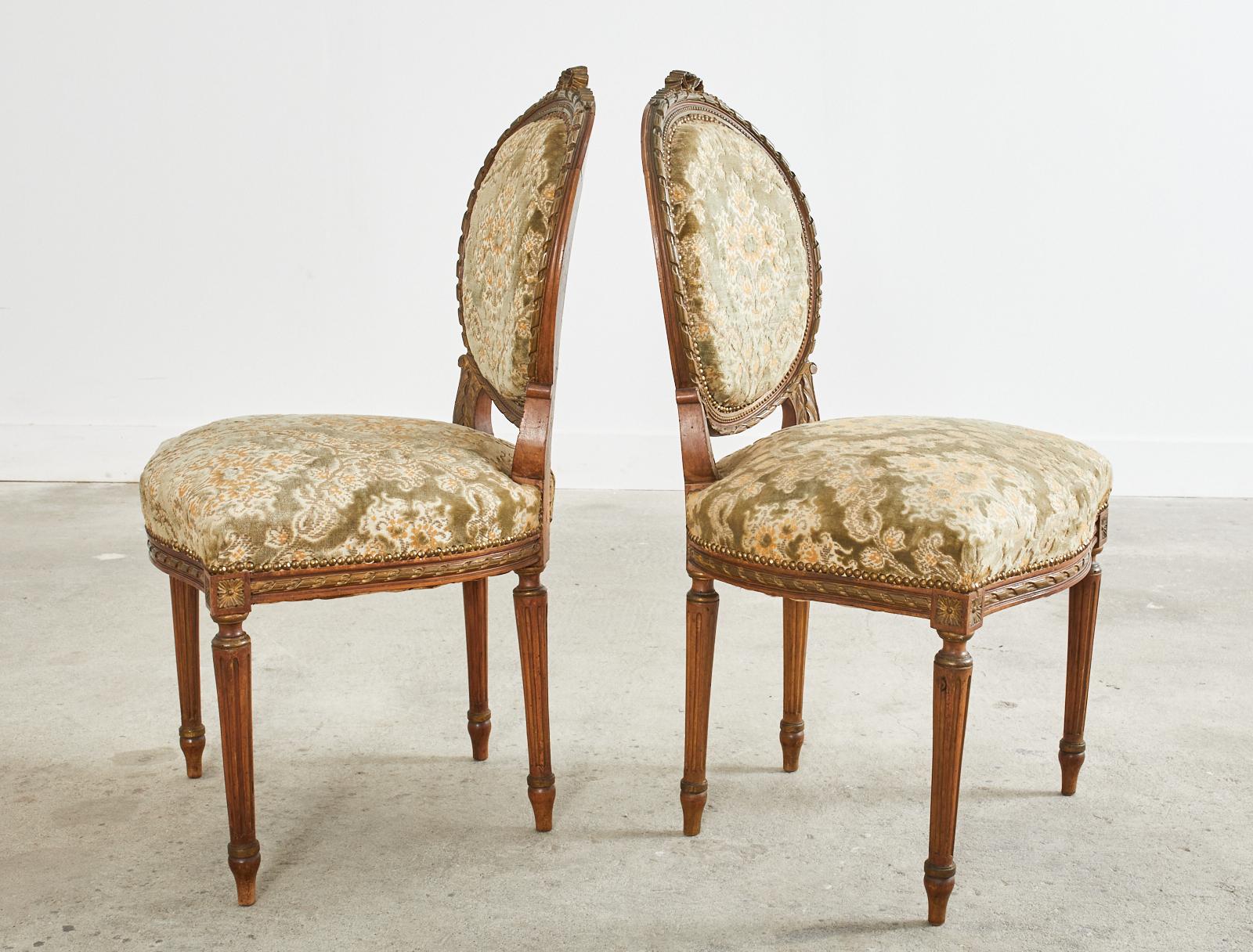 Ensemble de quatre chaises de salle à manger françaises de style Louis XVI du 19ème siècle en vente 8