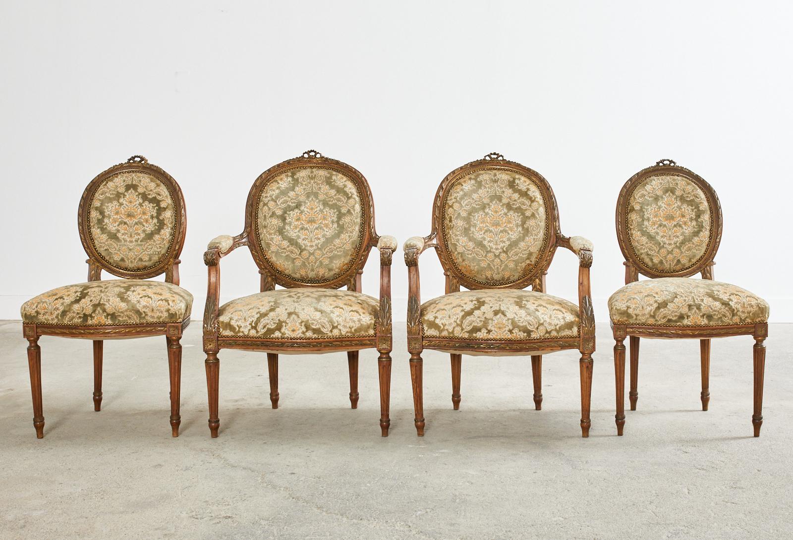 Satz von vier französischen Esszimmerstühlen im Louis-XVI-Stil des 19. Jahrhunderts im Angebot 13