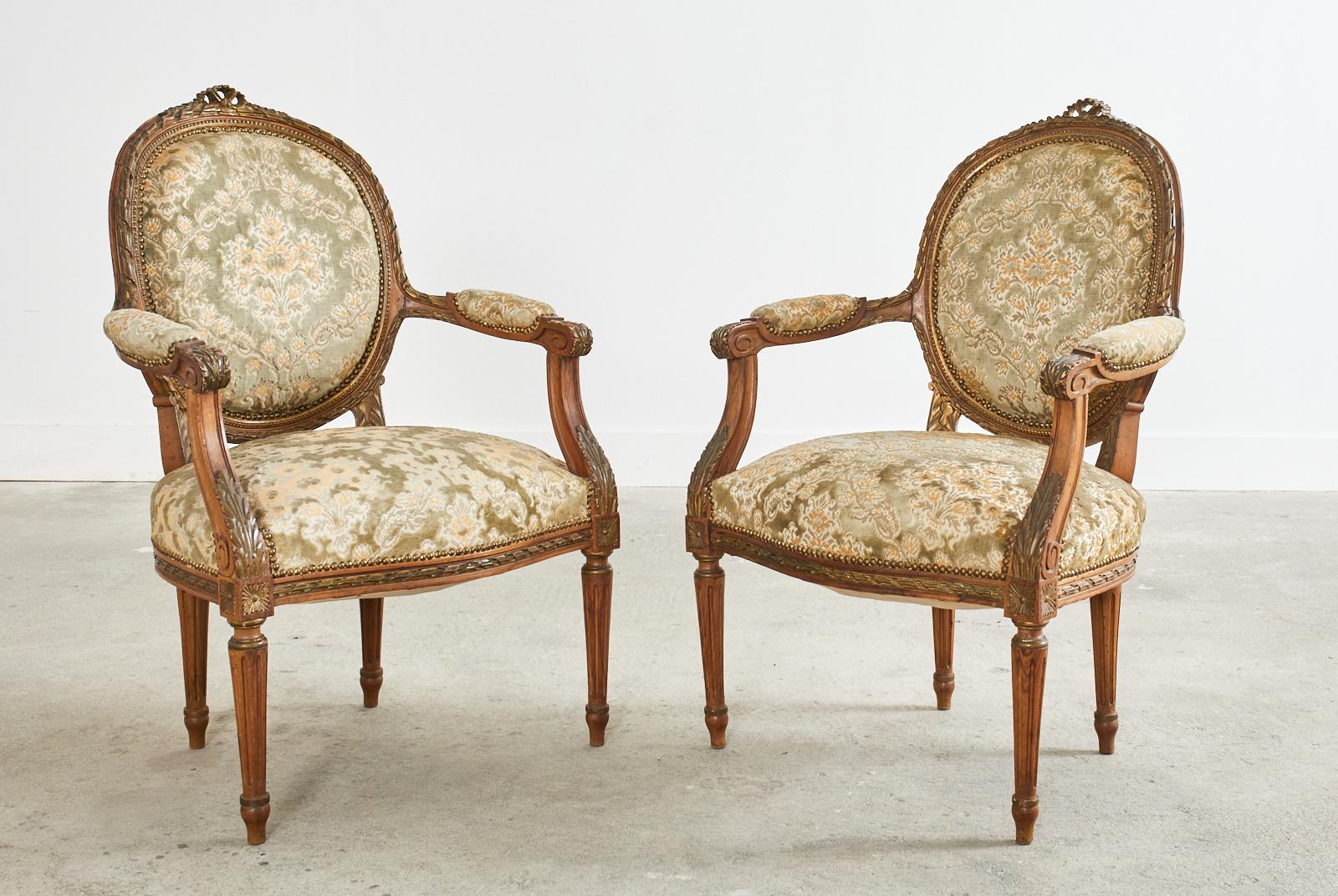 Français Ensemble de quatre chaises de salle à manger françaises de style Louis XVI du 19ème siècle en vente