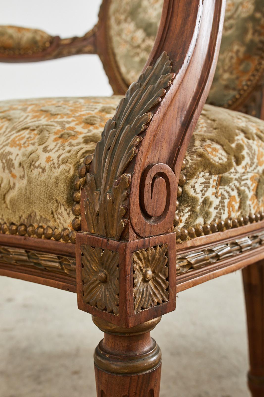 Acajou Ensemble de quatre chaises de salle à manger françaises de style Louis XVI du 19ème siècle en vente