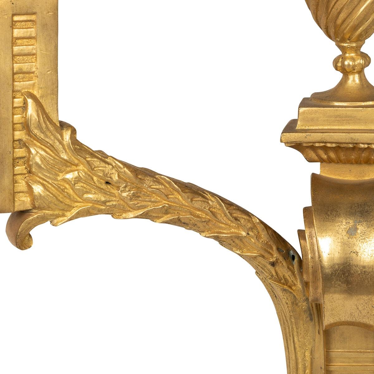 Satz von vier vergoldeten Goldbronze-D'Applikationen im französischen Louis-XVI.-Stil des 19. Jahrhunderts, um 1870 im Angebot 3
