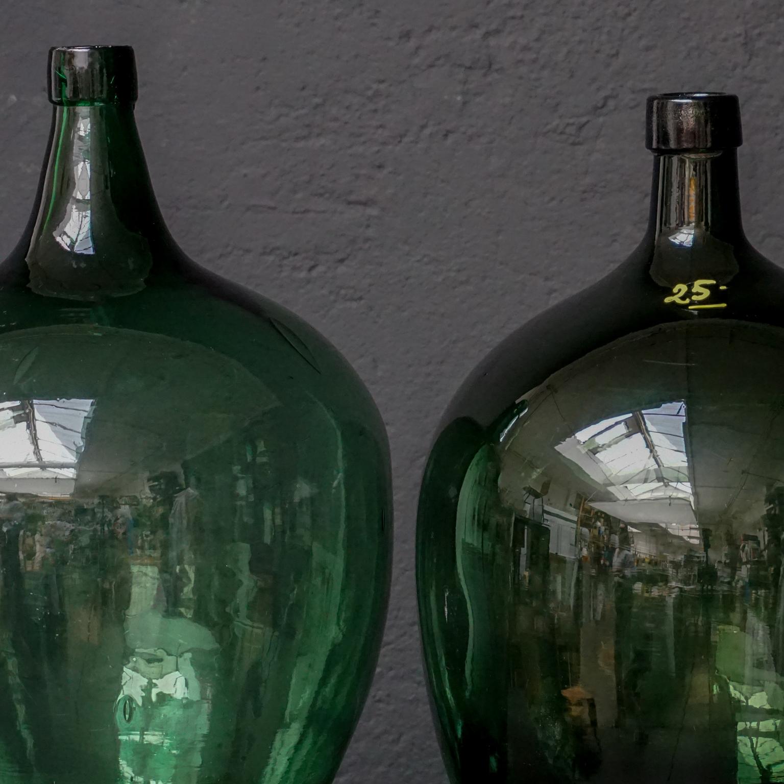 19th Century Set of Four Green Glass Bottles Demijohns, Lady Jeanne or Carboys In Good Condition In Haarlem, NL