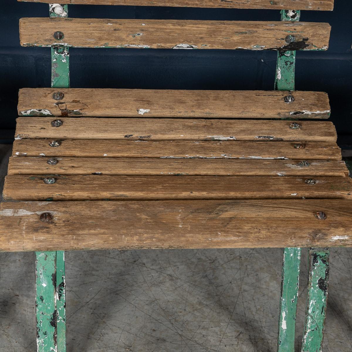 Set di quattro sedie da giardino vittoriane in ferro battuto e legno del 19° secolo, C.C. in vendita 6