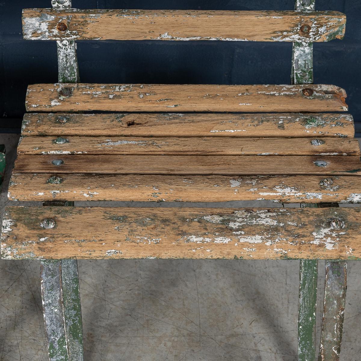 Set di quattro sedie da giardino vittoriane in ferro battuto e legno del 19° secolo, C.C. in vendita 8
