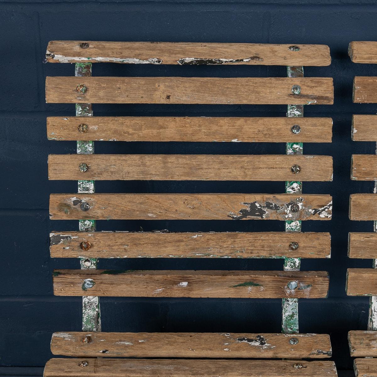 Set di quattro sedie da giardino vittoriane in ferro battuto e legno del 19° secolo, C.C. in vendita 1