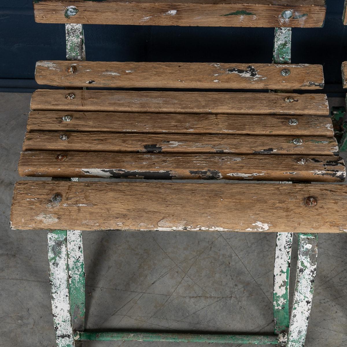 Set di quattro sedie da giardino vittoriane in ferro battuto e legno del 19° secolo, C.C. in vendita 2