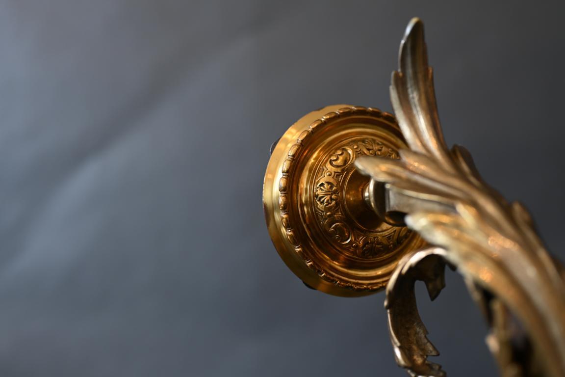 Baroque Ensemble de quatre appliques murales du 19ème siècle en bronze électrifié France en vente