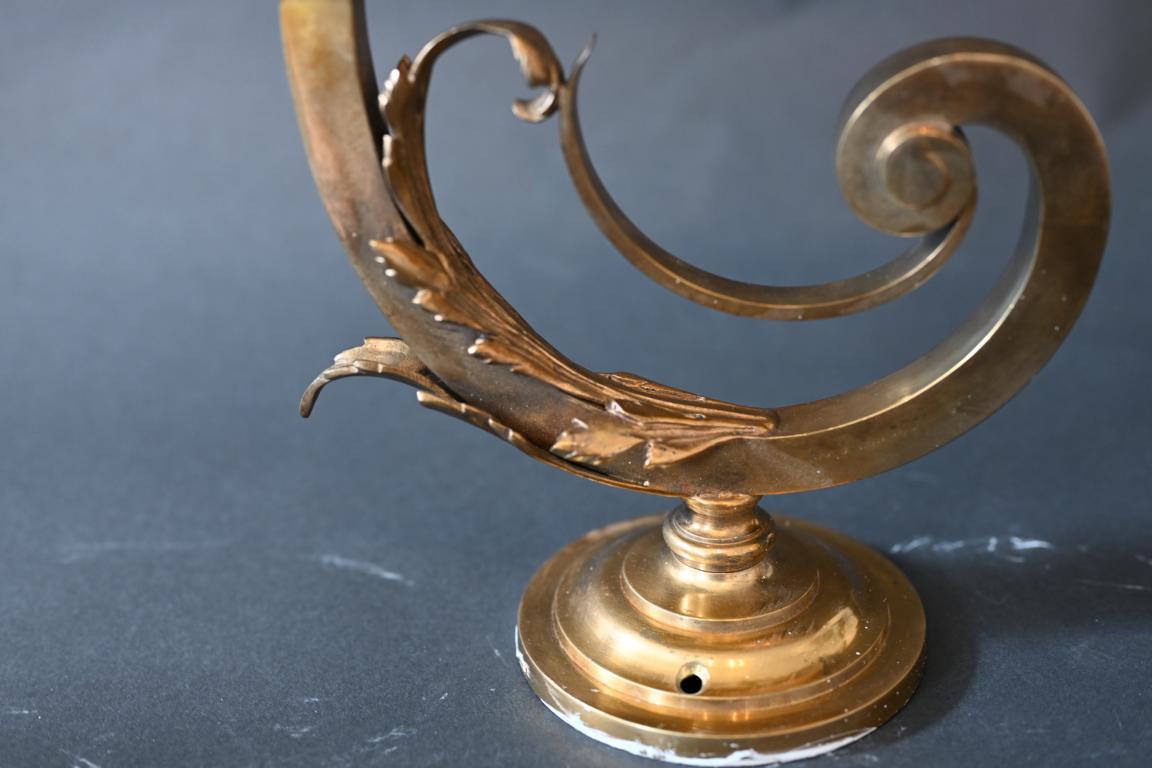 Bronze Ensemble de quatre appliques murales du 19ème siècle en bronze électrifié France en vente