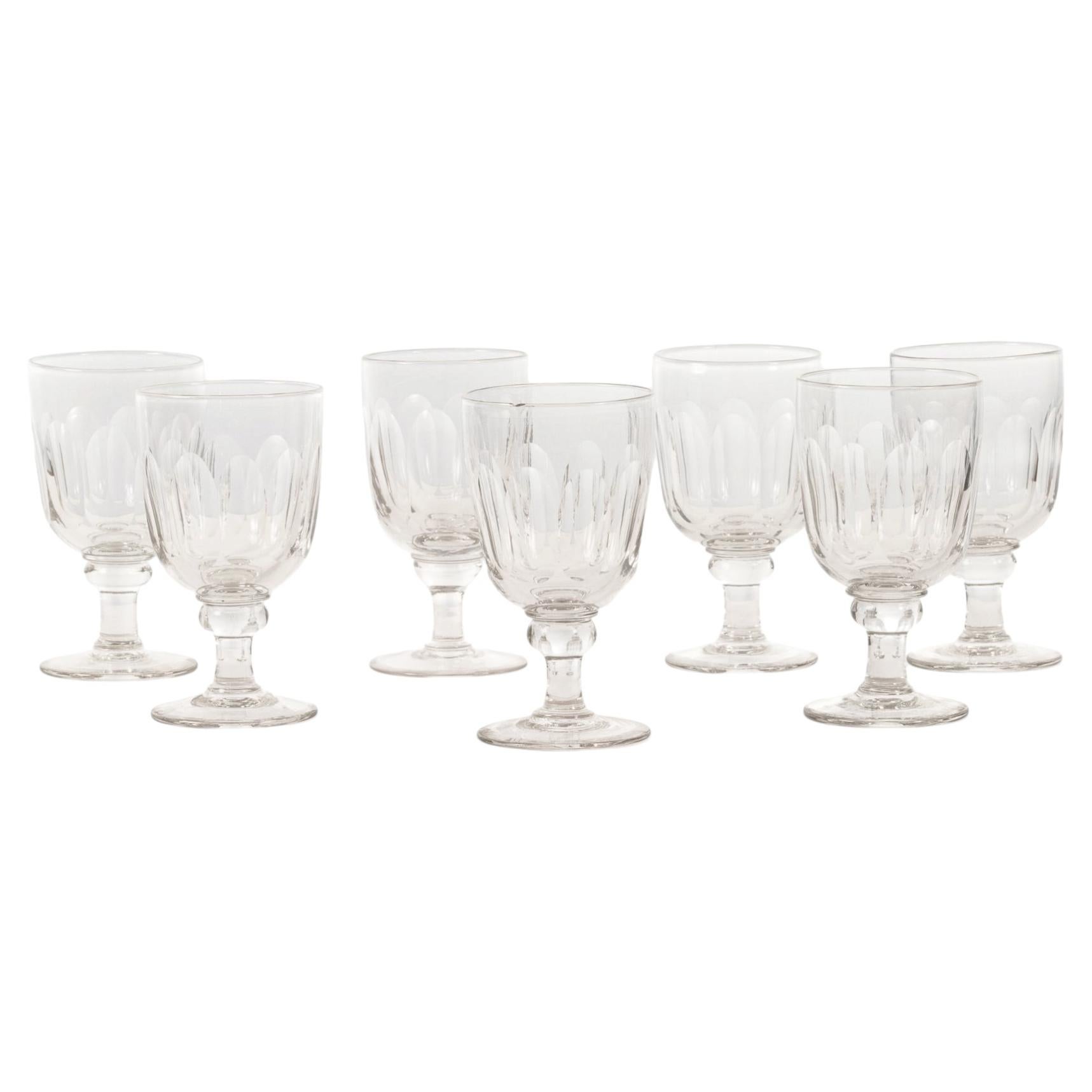 Ensemble de sept verres à rhum en verre taillé du 19e siècle
