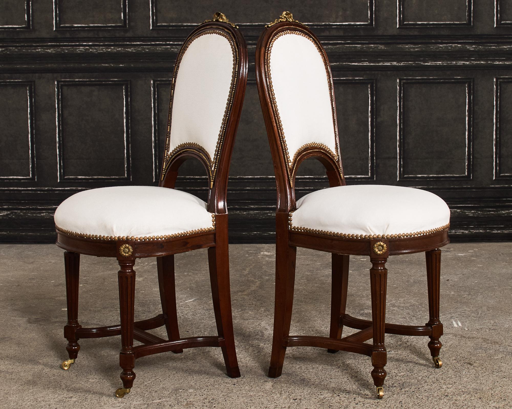Ensemble de six chaises de salle à manger en acajou de style Directoire du 19e siècle  en vente 1
