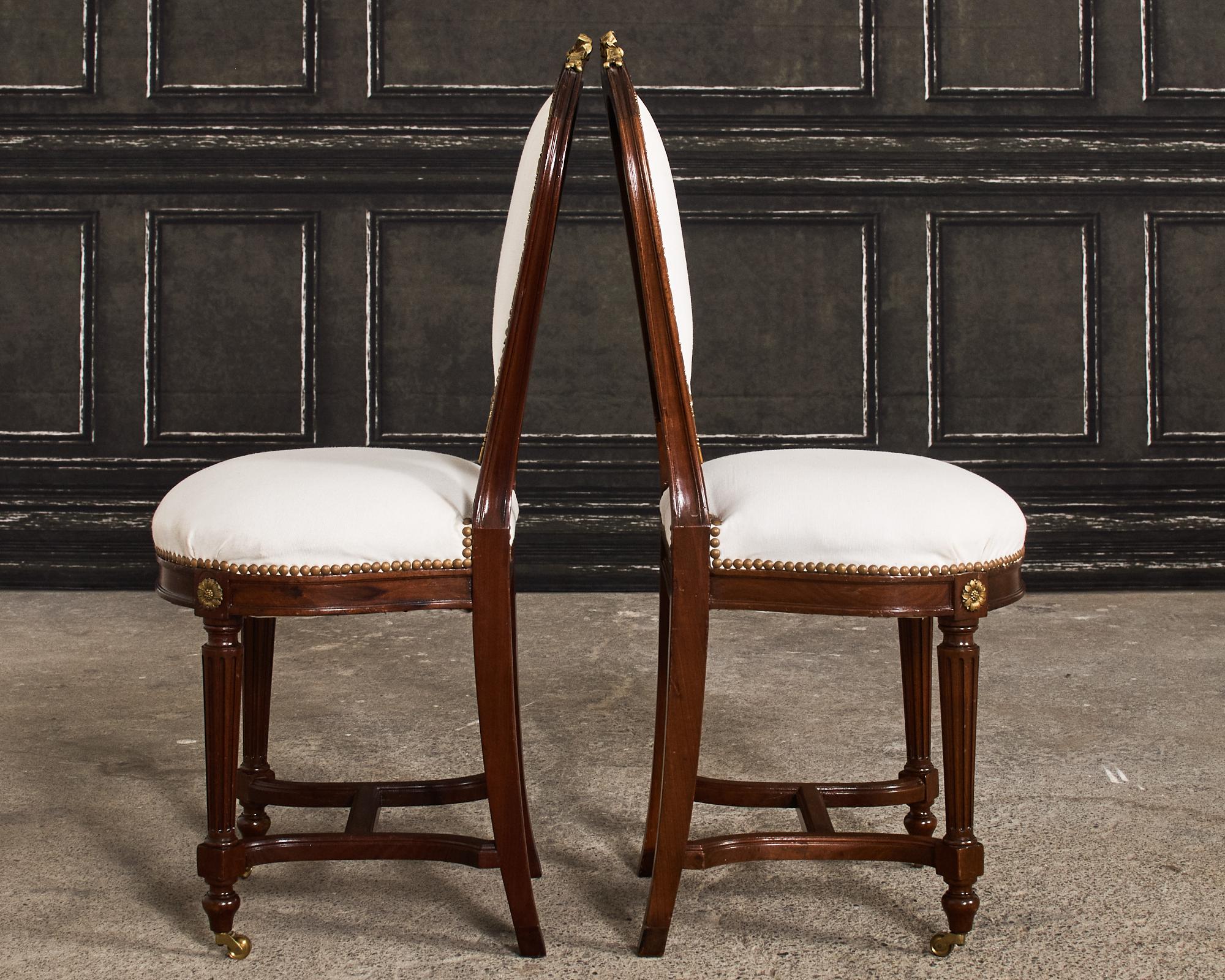 Ensemble de six chaises de salle à manger en acajou de style Directoire du 19e siècle  en vente 2