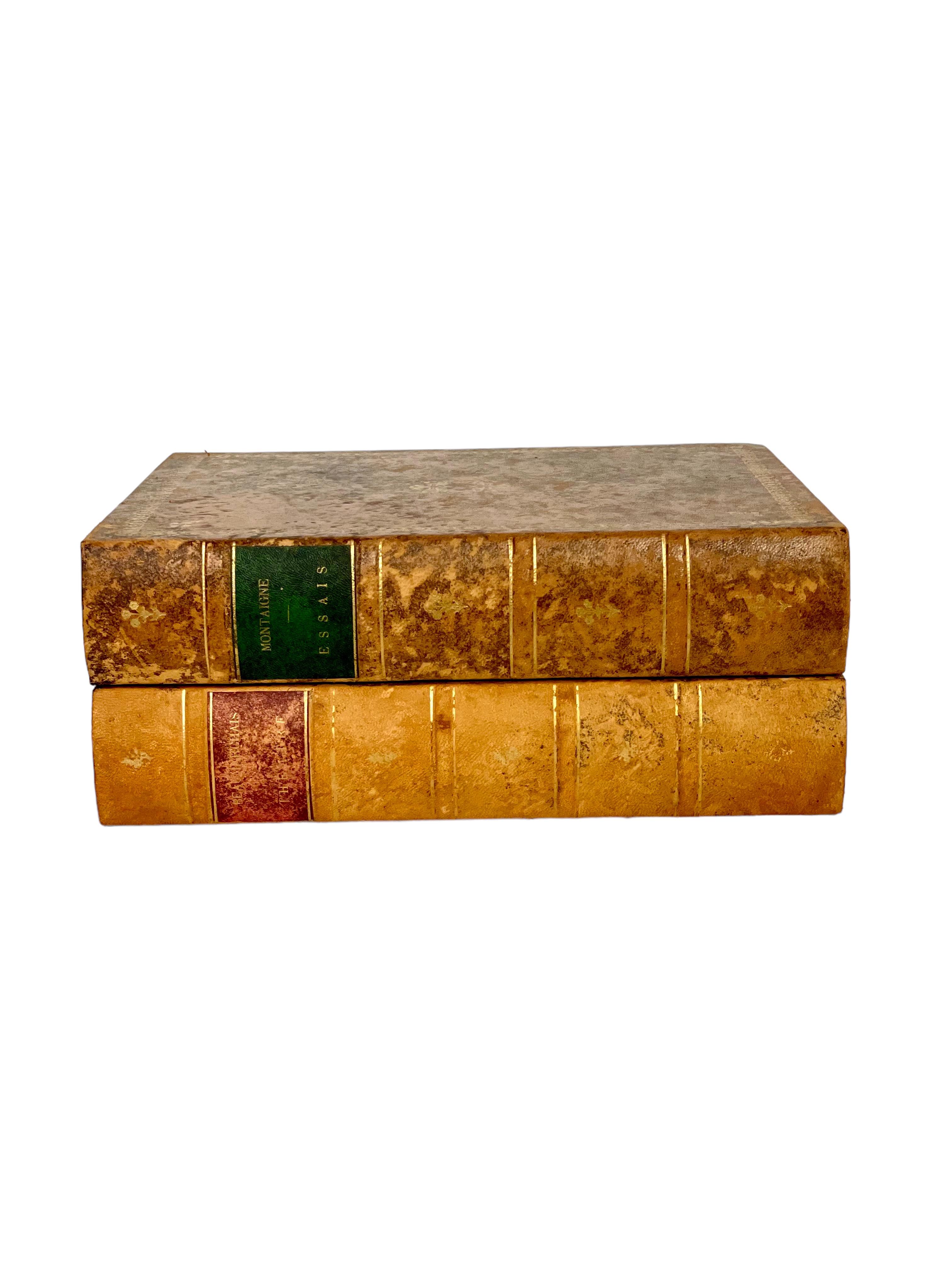 This fabulous novelty leather faux-book hinged case has been ingeniously designed to secretly hide six adorable animal-themed whisky crystal tumblers. Beautifully crafted from two gilt-tooled antique leather 'books' entitled 'Beaumarchais Théâtre'
