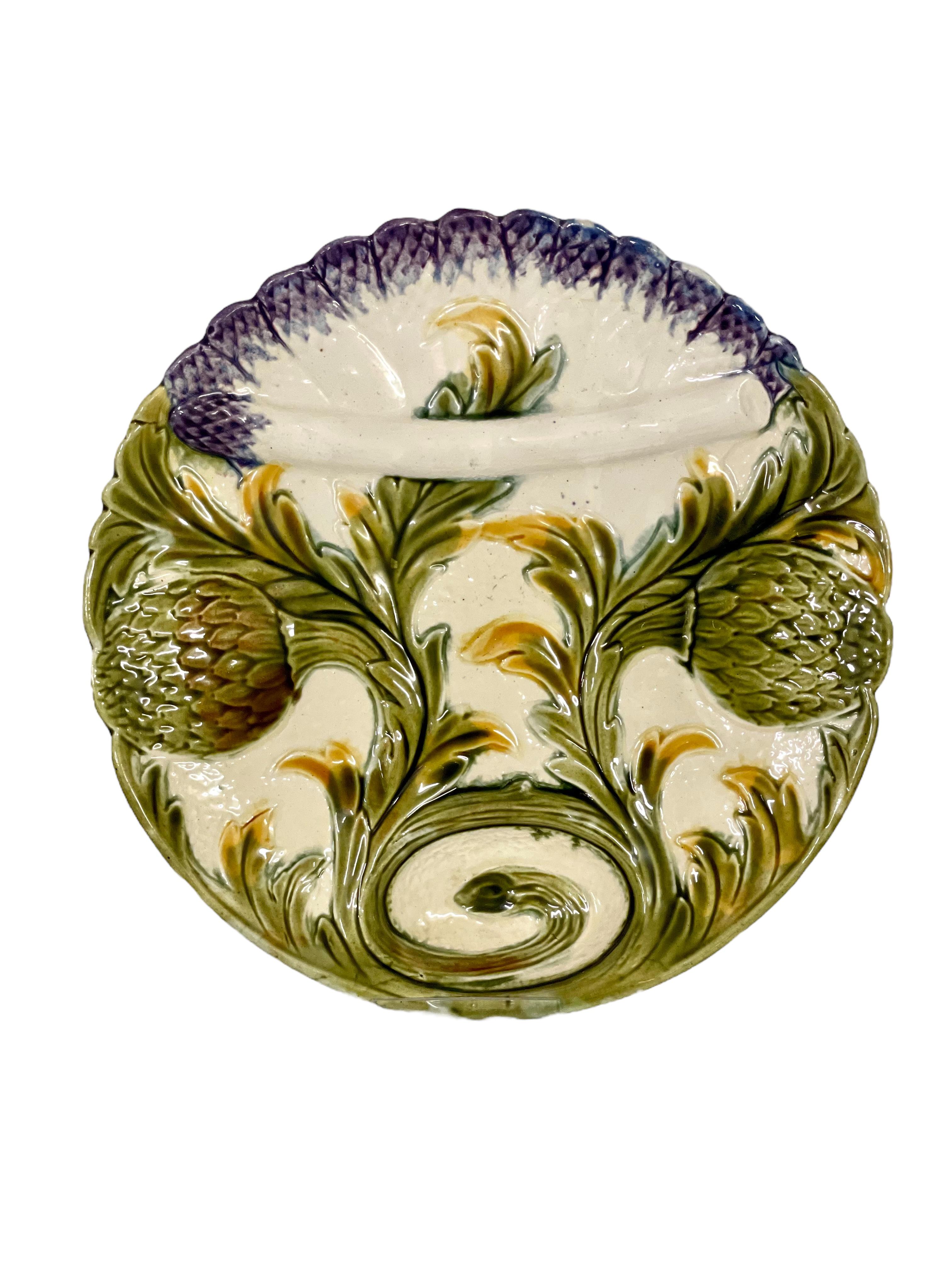Siglo XIX Juego de seis platos de espárragos de mayólica francesa Francés en venta