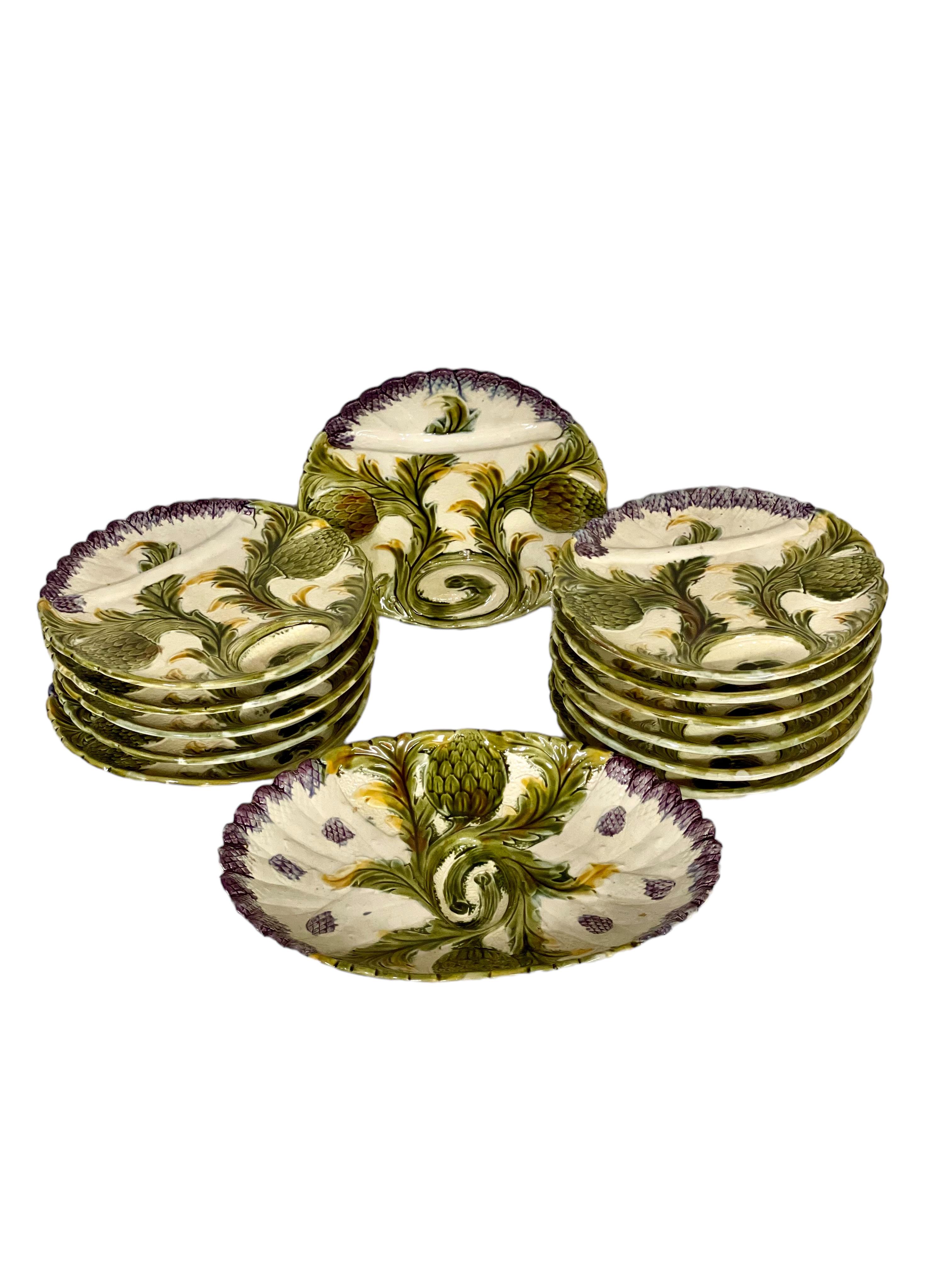 Siglo XIX Juego de seis platos de espárragos de mayólica francesa en venta 2
