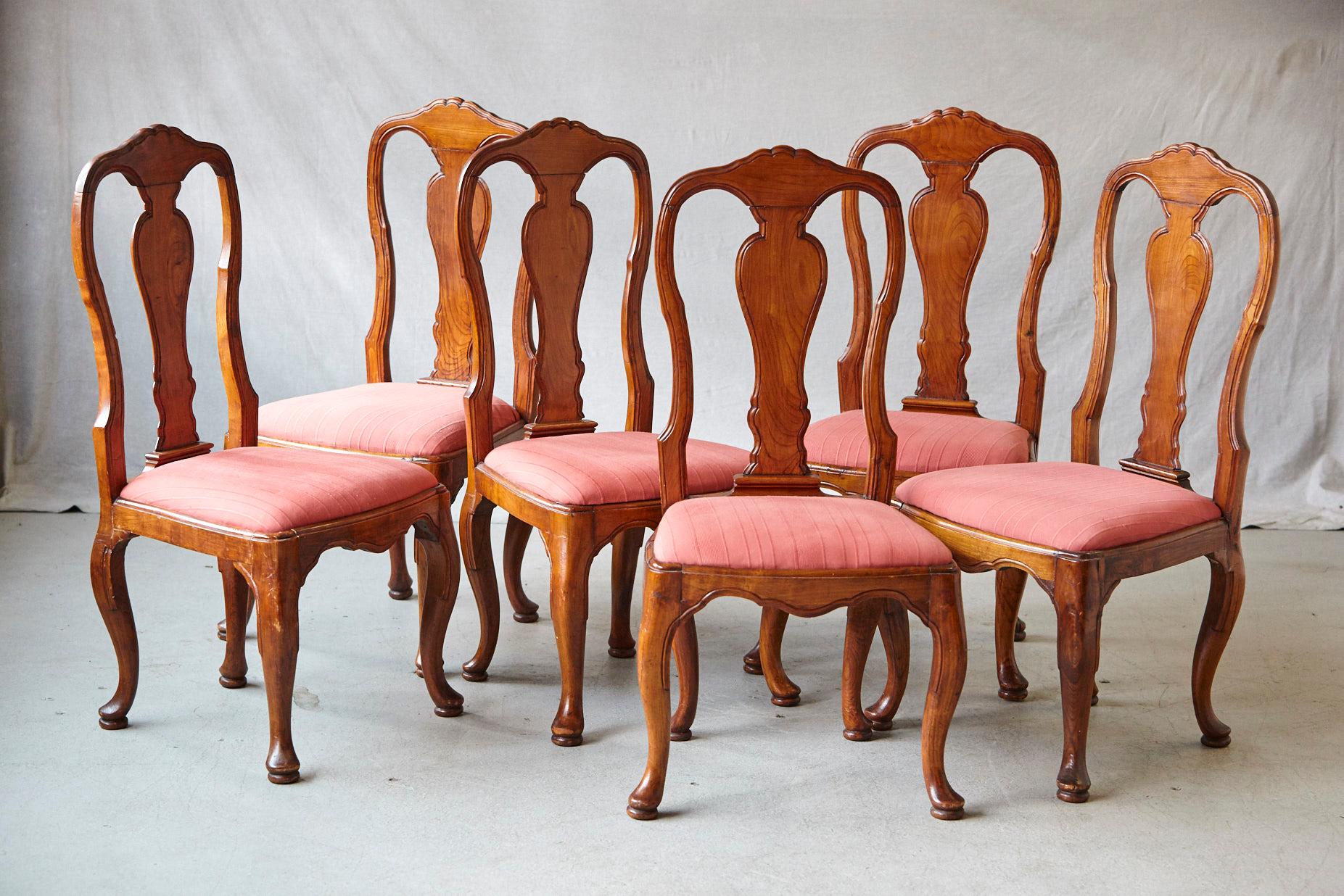 Fine set of six Louis XIV French Country style carved walnut chairs, France, circa 1840.
Each chair with a vase-shaped splat flanked by serpentine stiles, with drop-in seats above cabriole legs standing on pad feet.
The fabric has a few stains,