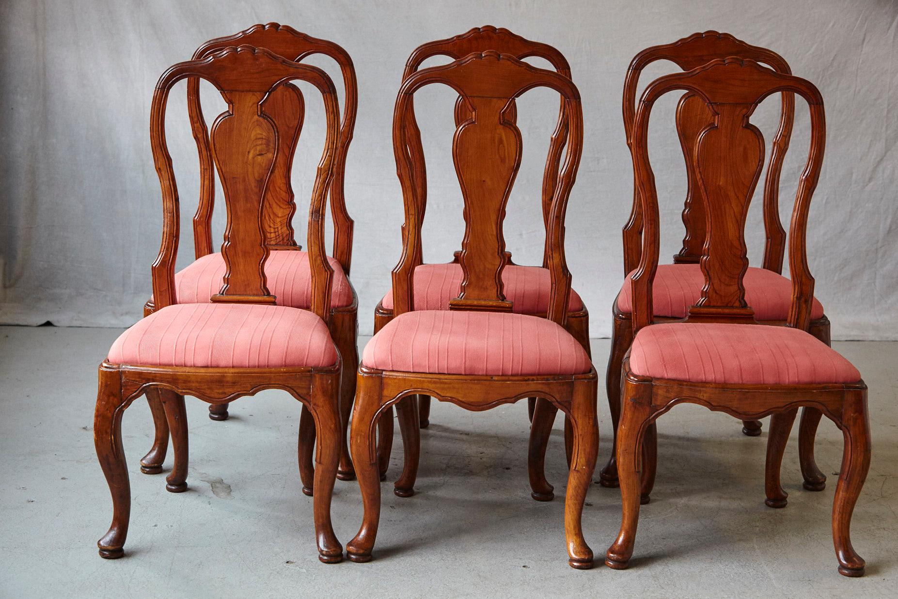 19th Century Set of Six Louis XIV French Country Style Carved Walnut Chairs In Good Condition In Pau, FR