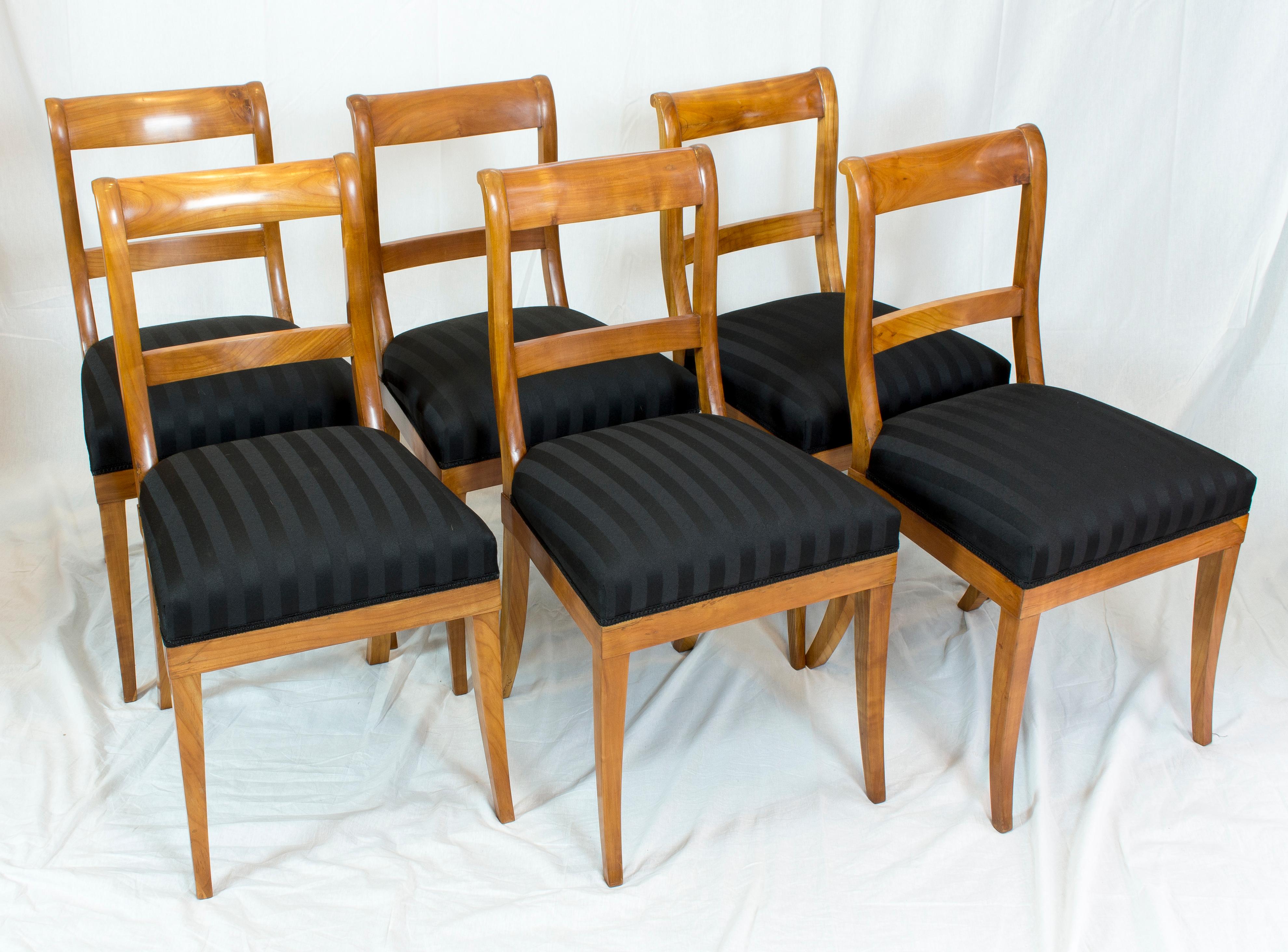 19th Century, Set of Six Solid Cherry Biedermeier Chairs In Good Condition In Darmstadt, DE