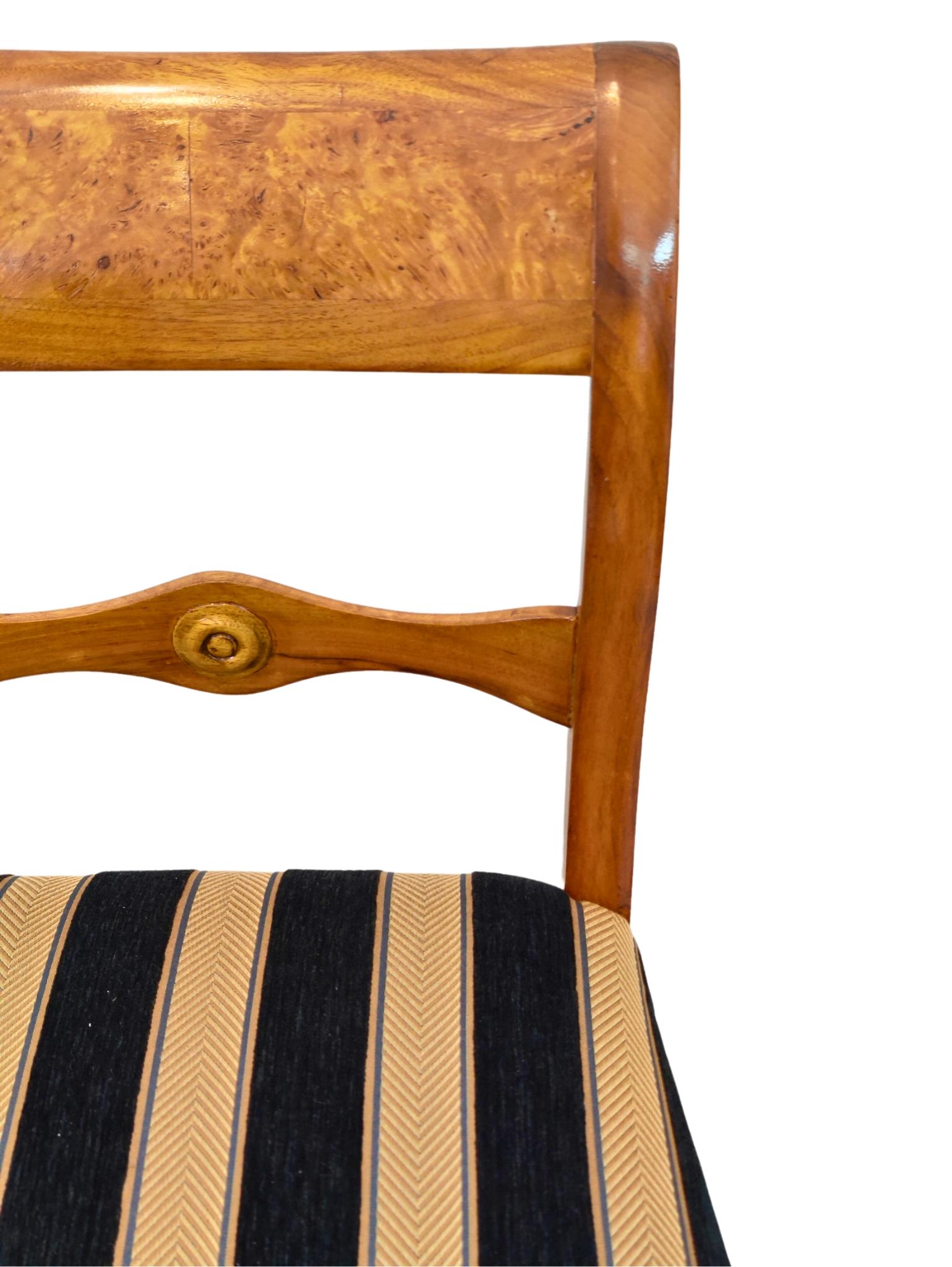 Lucidato XIX secolo, Set di sei sedie Biedermeier in noce massiccio in vendita