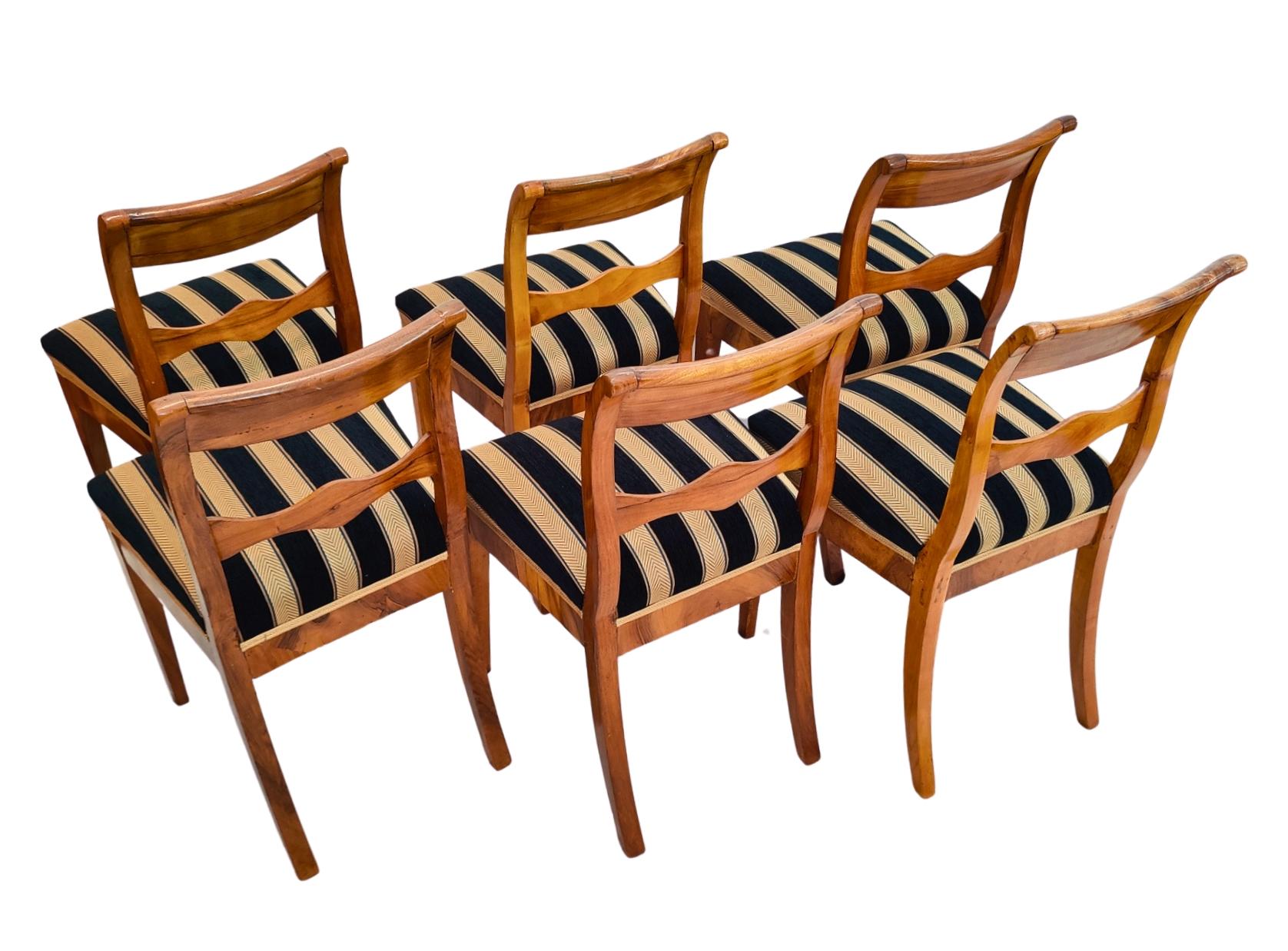 XIX secolo, Set di sei sedie Biedermeier in noce massiccio In condizioni buone in vendita a Darmstadt, DE
