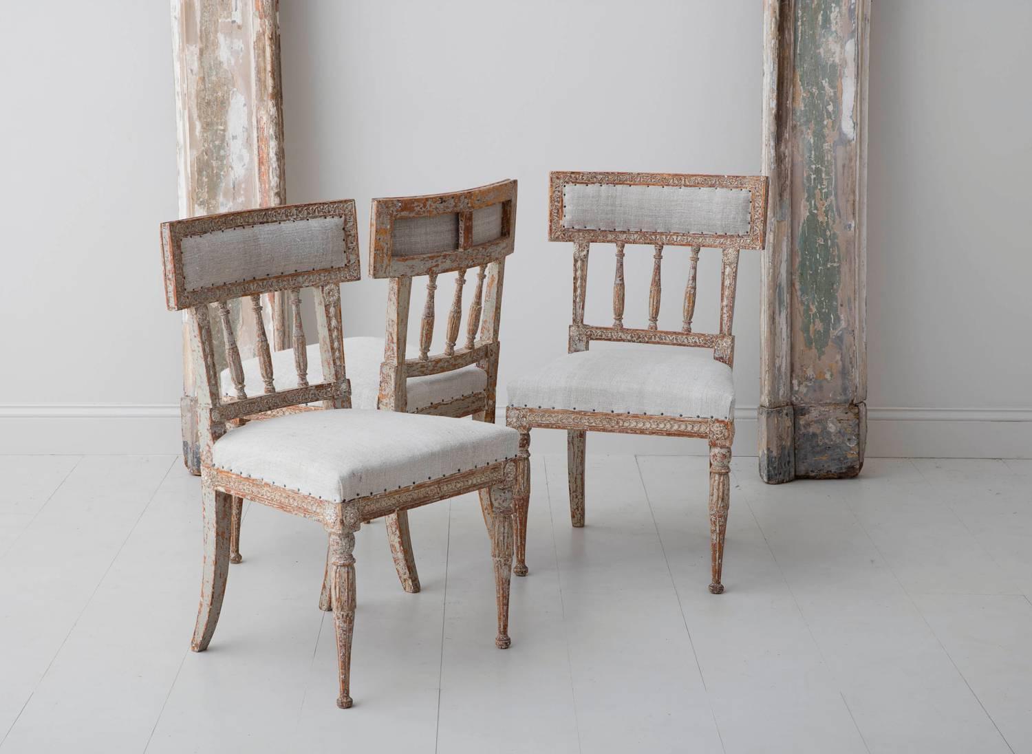A set of six Swedish chairs from the Gustavian period in original ivory / taupe / gray paint, newly upholstered in antique linen. These beautiful chairs have curved splat backs, inspired by antique Roman 