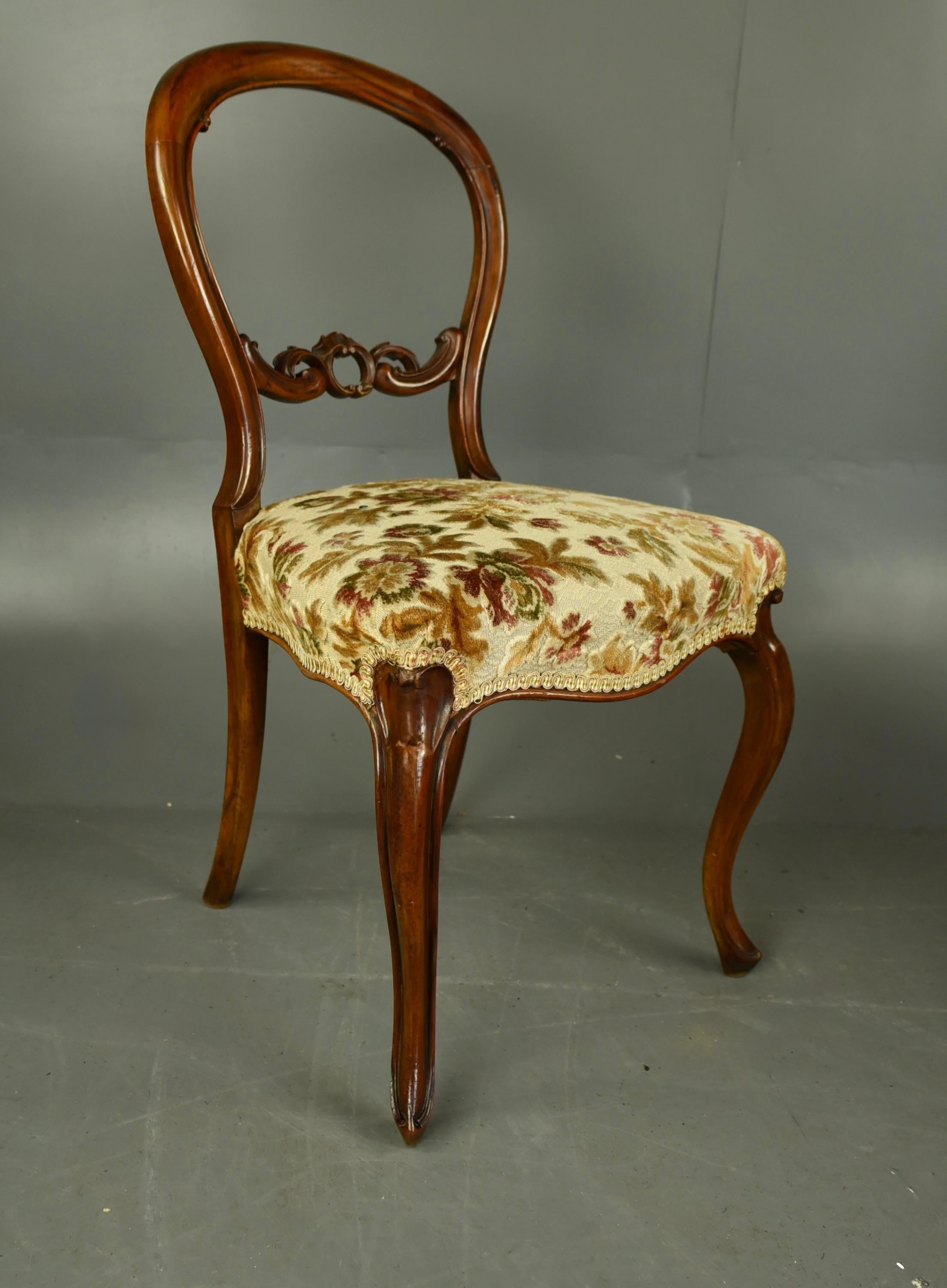 Victorian 19th century set of six walnut dining chairs